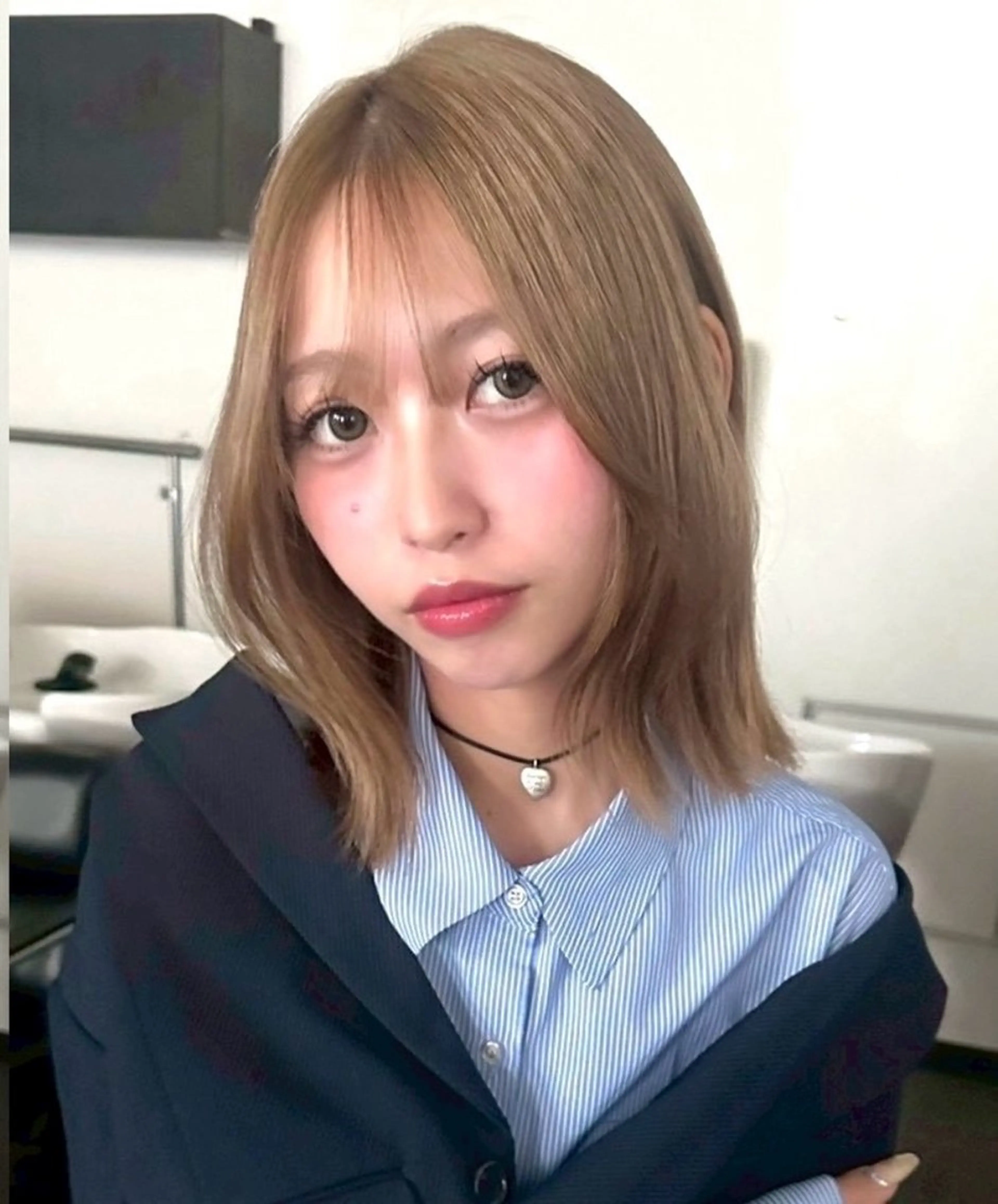 ショート カラー ヘアカラー sara ブリーチカラーのヘアスタイル