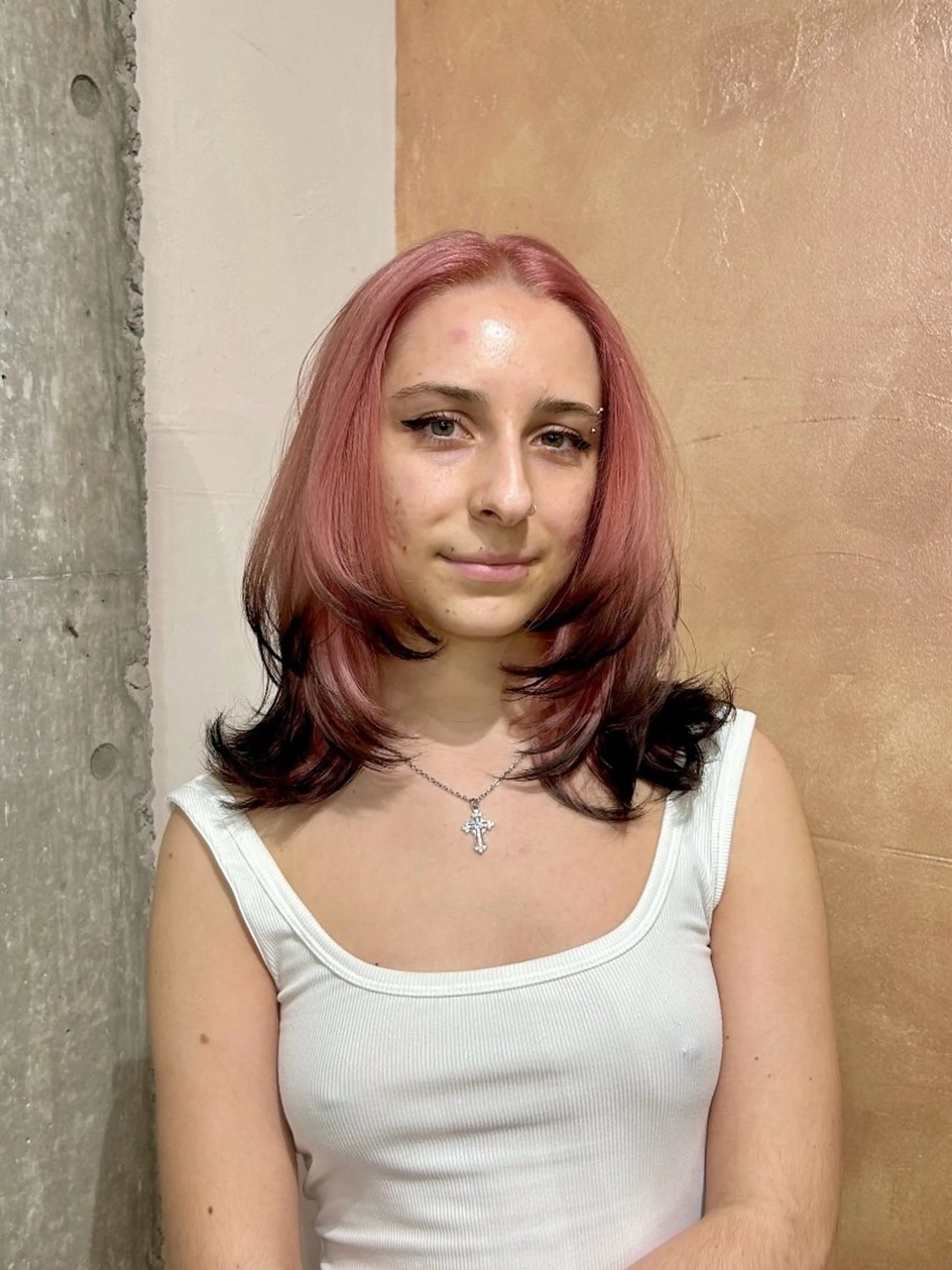 ミディアム ヘアカラー Hiyo 海外レイヤーカットのヘアスタイル