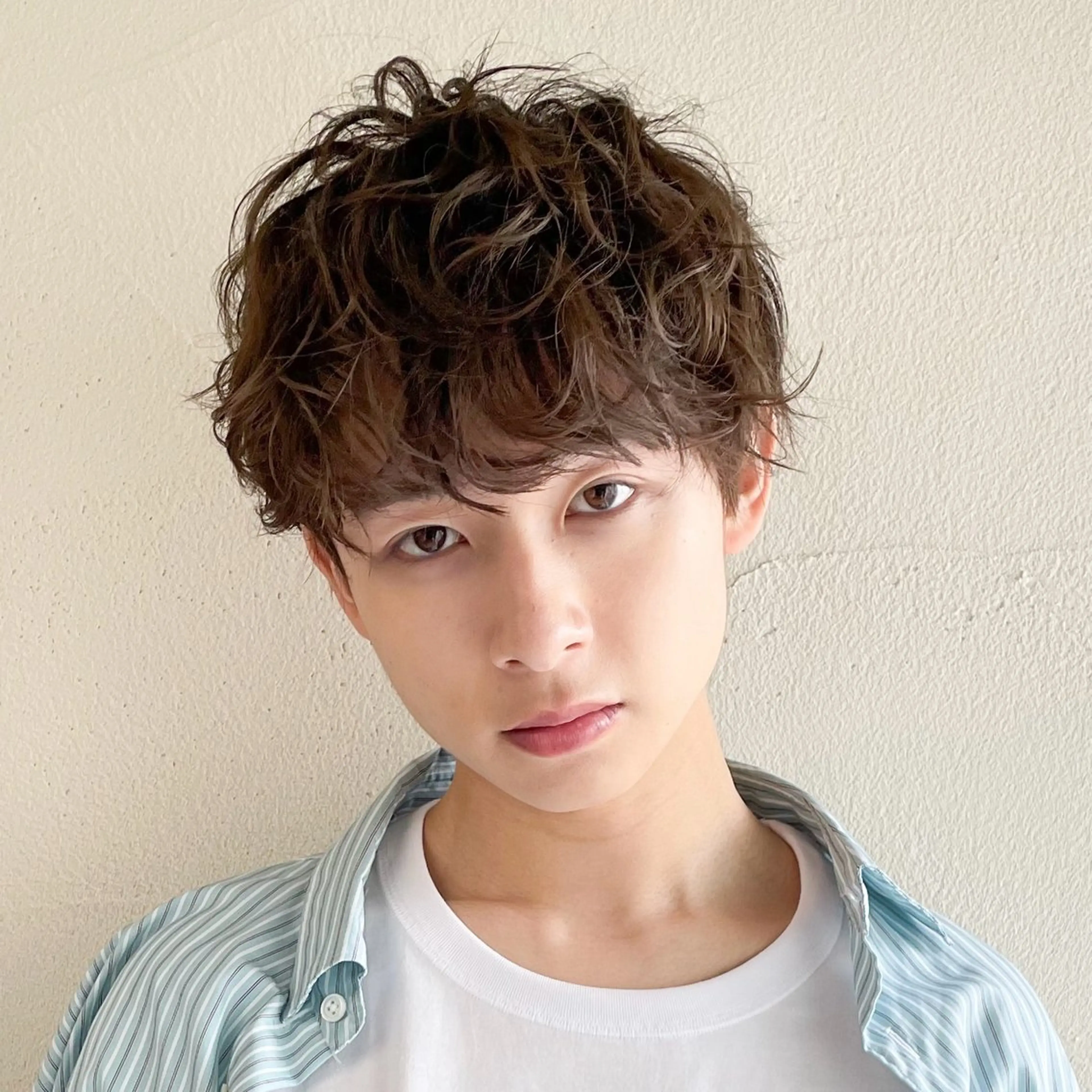 ショート パーマ メンズ メンズハイライト メンズパーマ ハイライト スパイラルパーマ 表参道メンズヘア ✂︎Masena✂︎のヘアスタイル