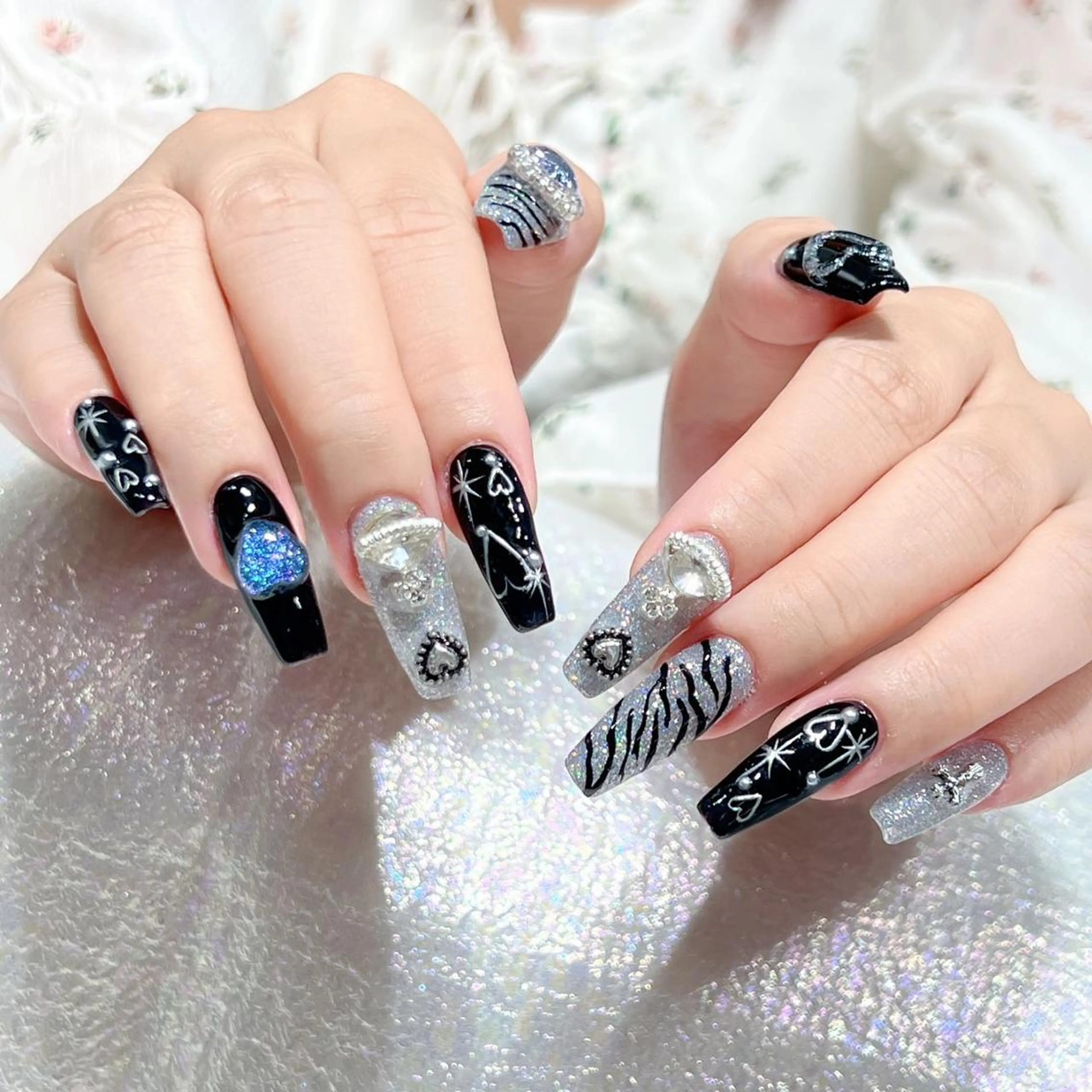 ネイル アートネイル 長さ出し ネイルチップ Queens momoのネイルデザイン