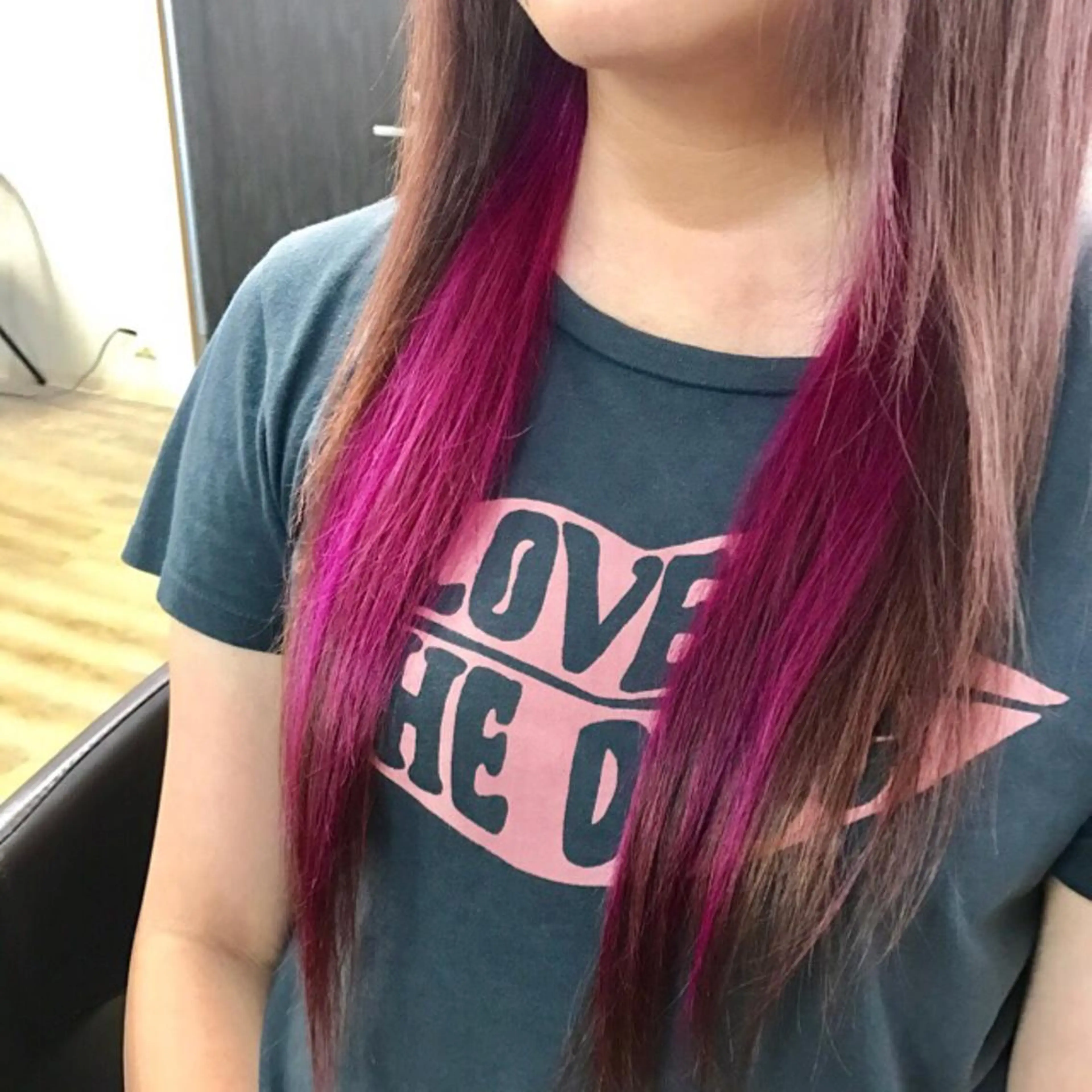 ダメージレスブリーチ+インナーカラー+似合わせカットの写真