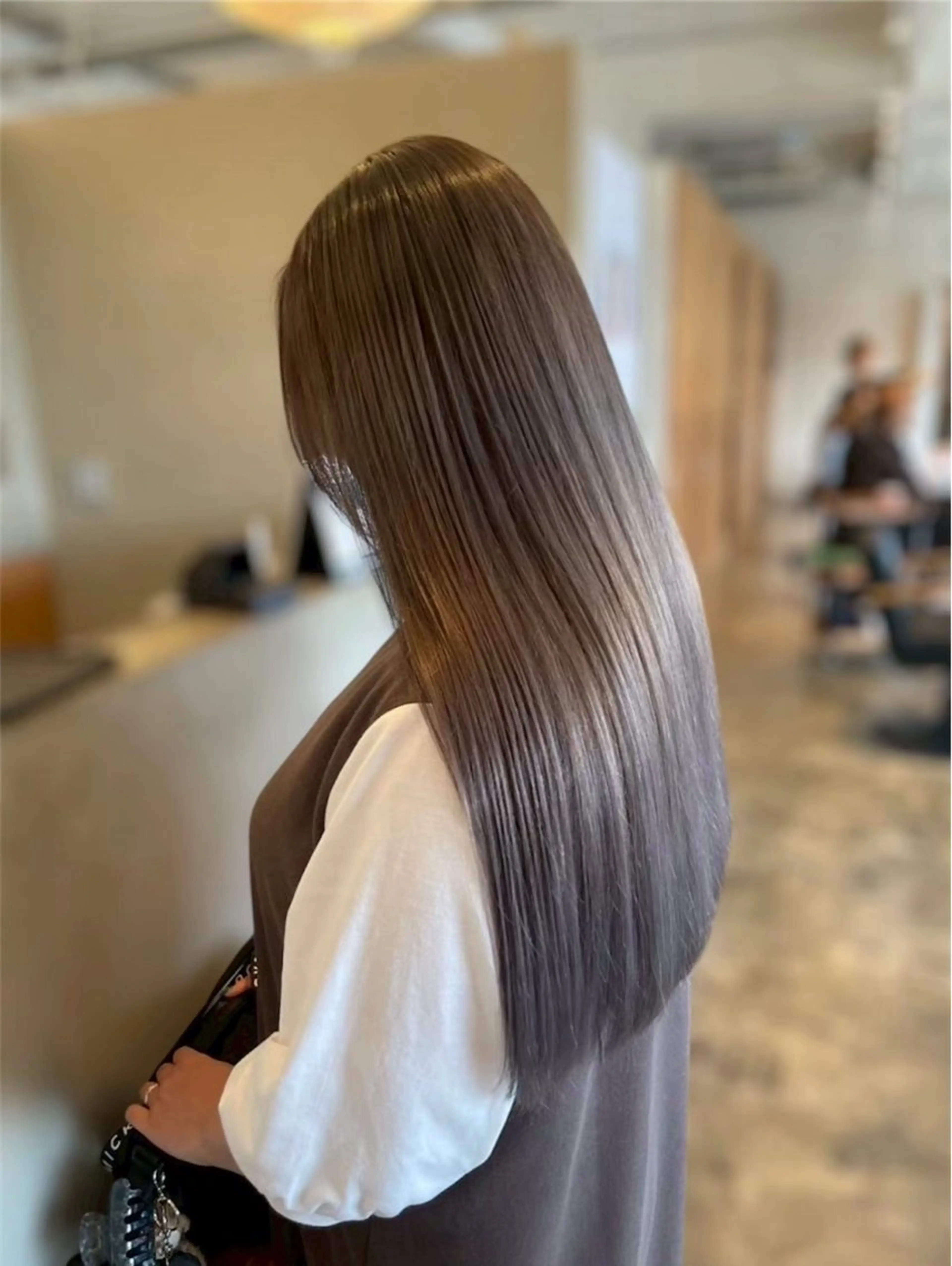 セミロング カラー ブリーチカラー特化 ✨️永井諒のヘアスタイル