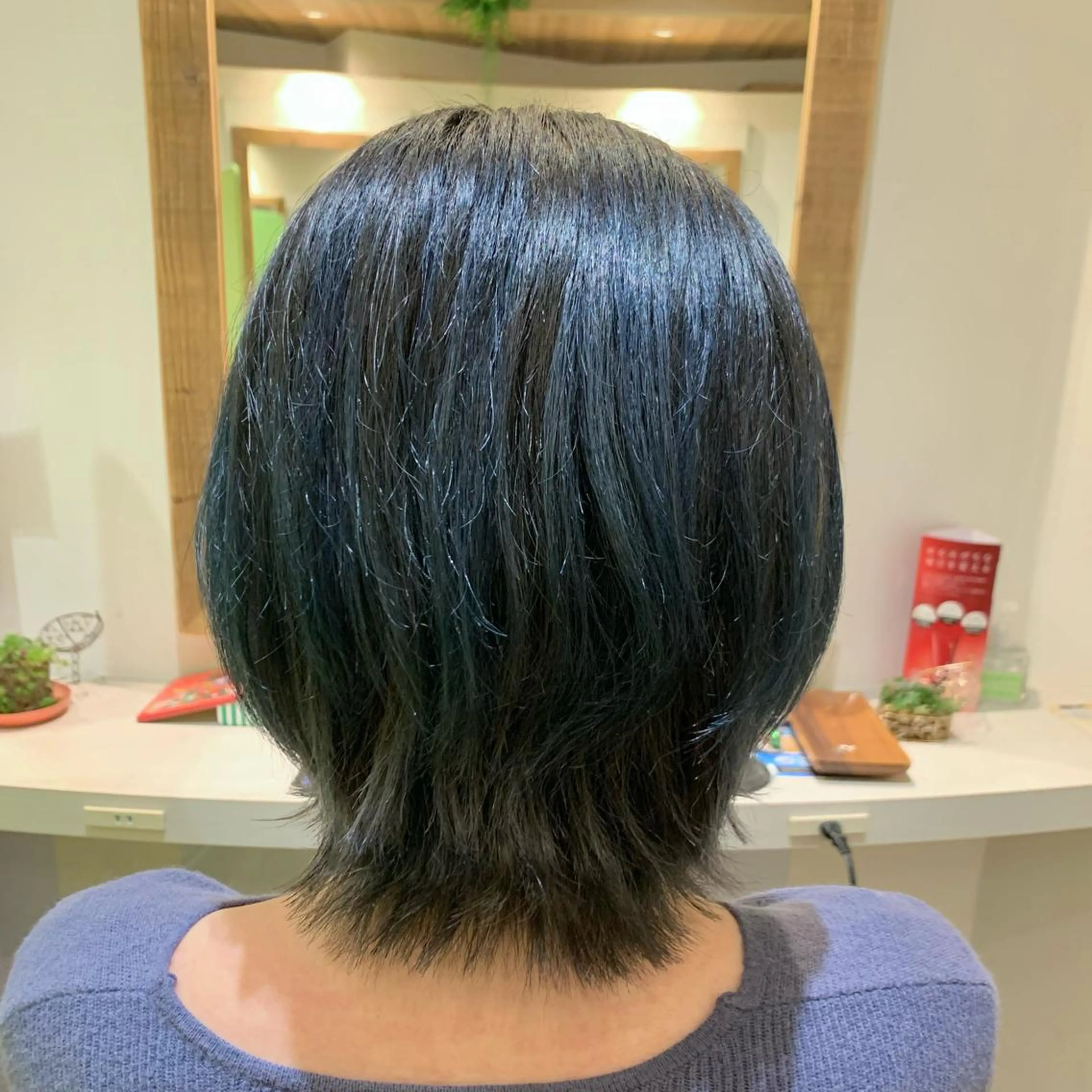ショート カラー ブルーカラー インナーカラー ネイビーカラー ボブ ウルフカット ショート×カラー 🦊堀米早紀【荻窪】のマツエク・マツパデザイン