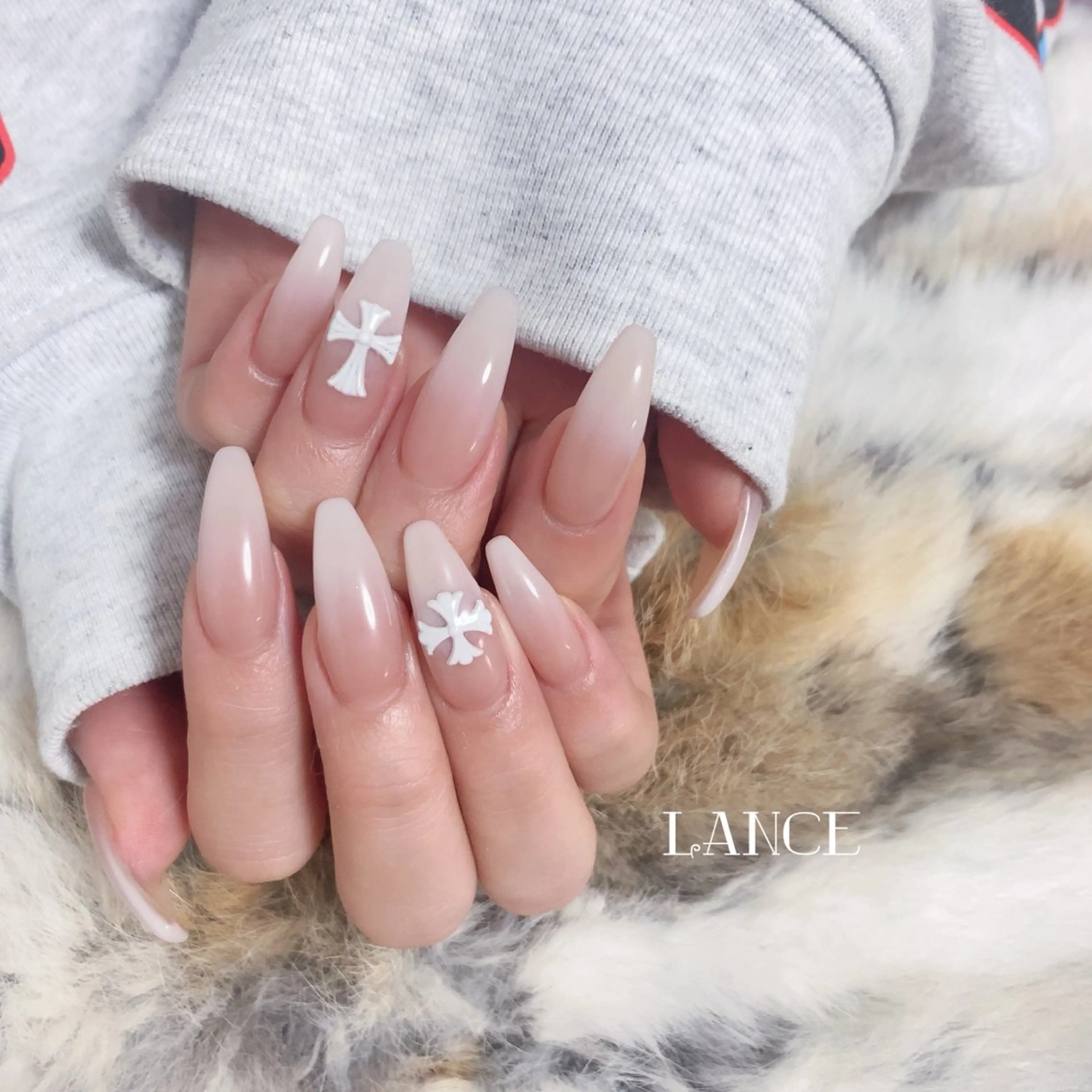 ネイル オーロラネイル フレンチネイル キラキラネイル ニュアンスネイル ピンク ハンドネイル Lance nailのネイルデザイン