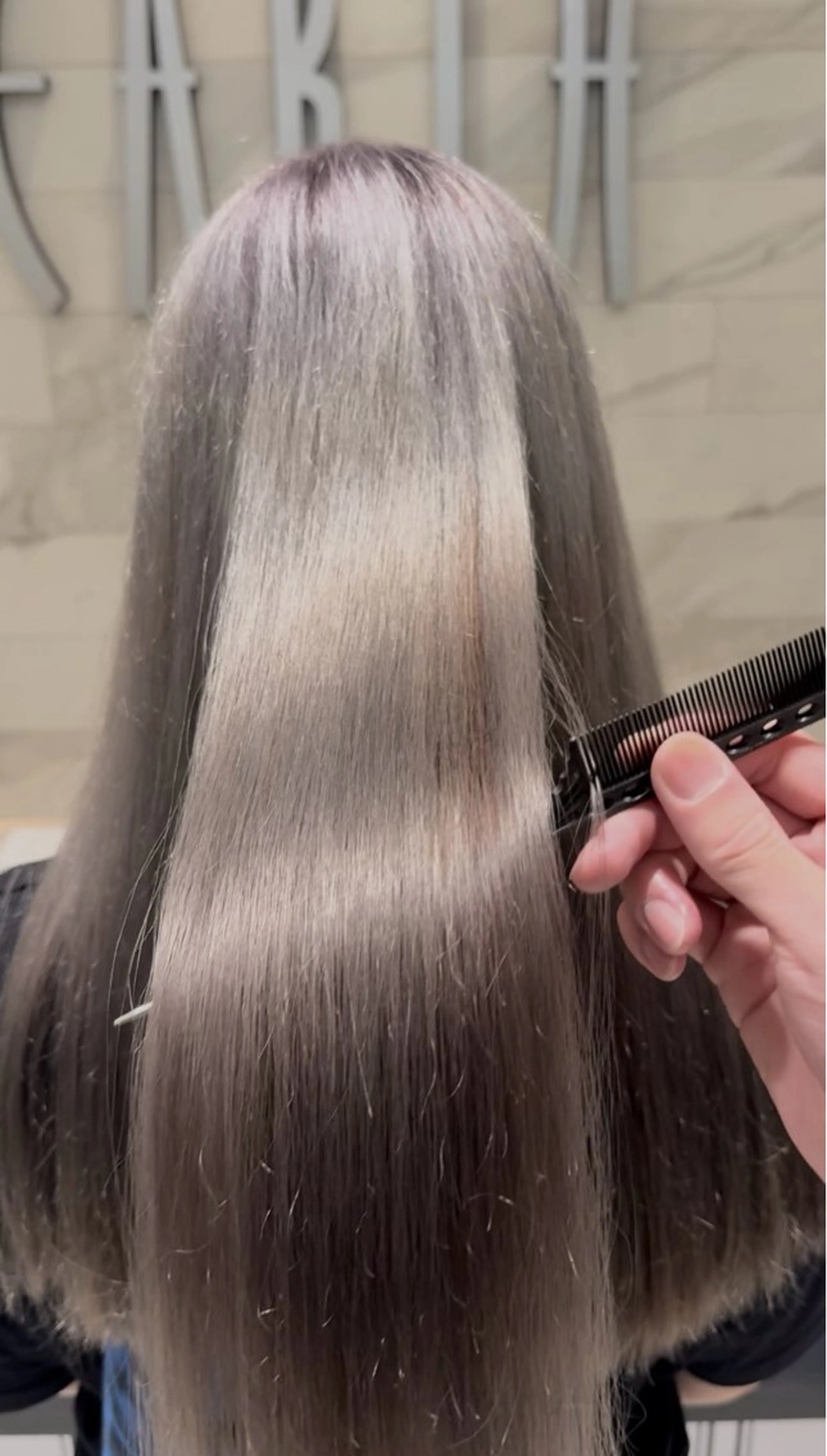 ロング 会田 寧生のヘアスタイル