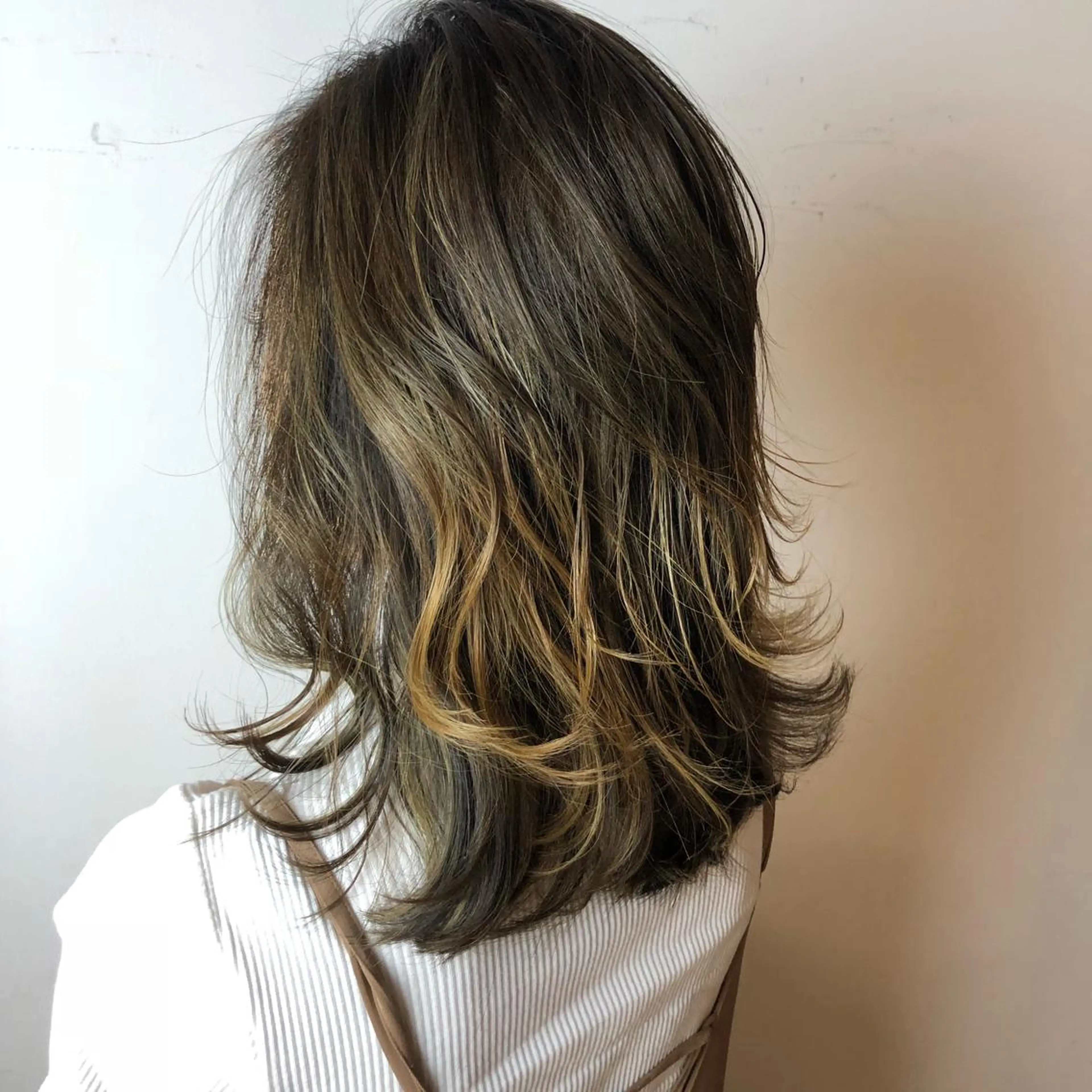 ミディアム カラー グラデーションカラー ハイライトカラー ハイライト ヘアカラー 髪質改善、エクステ 山口卓哉のヘアスタイル