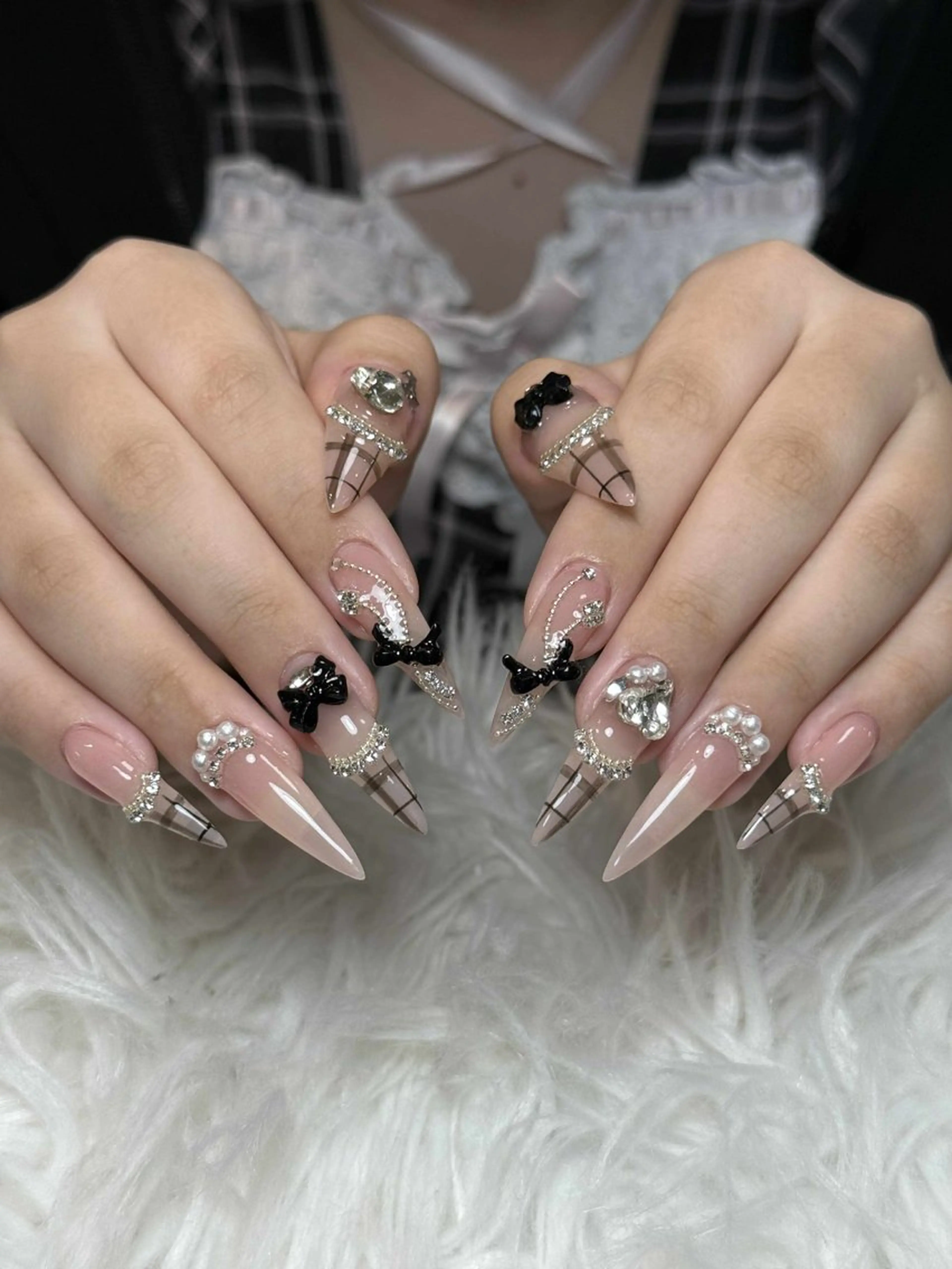 ネイル ボルドー ブラウン チークネイル ドット フットネイル Julli NailStudioのネイルデザイン