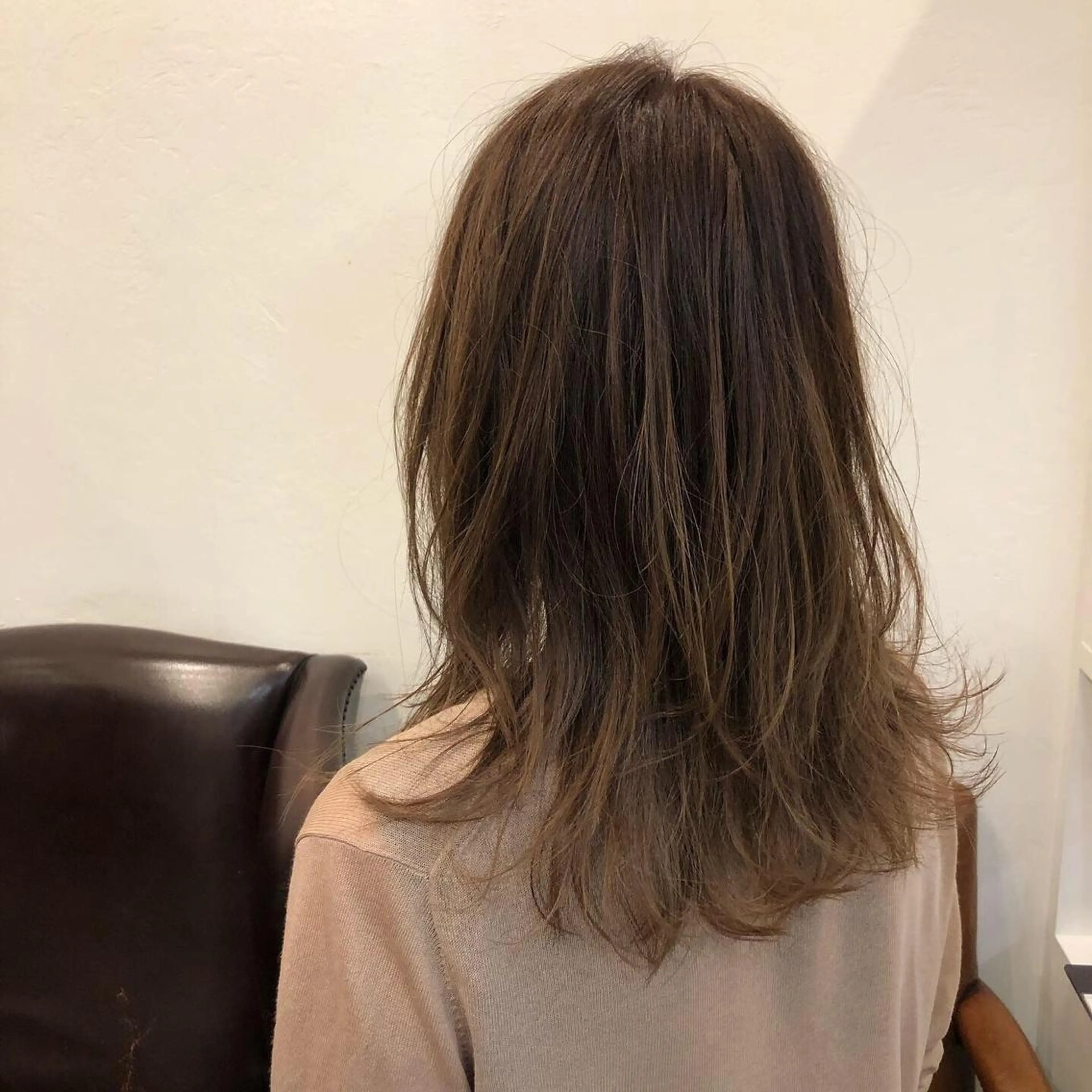 ロング カラー グレージュ 畠山 渚のヘアスタイル