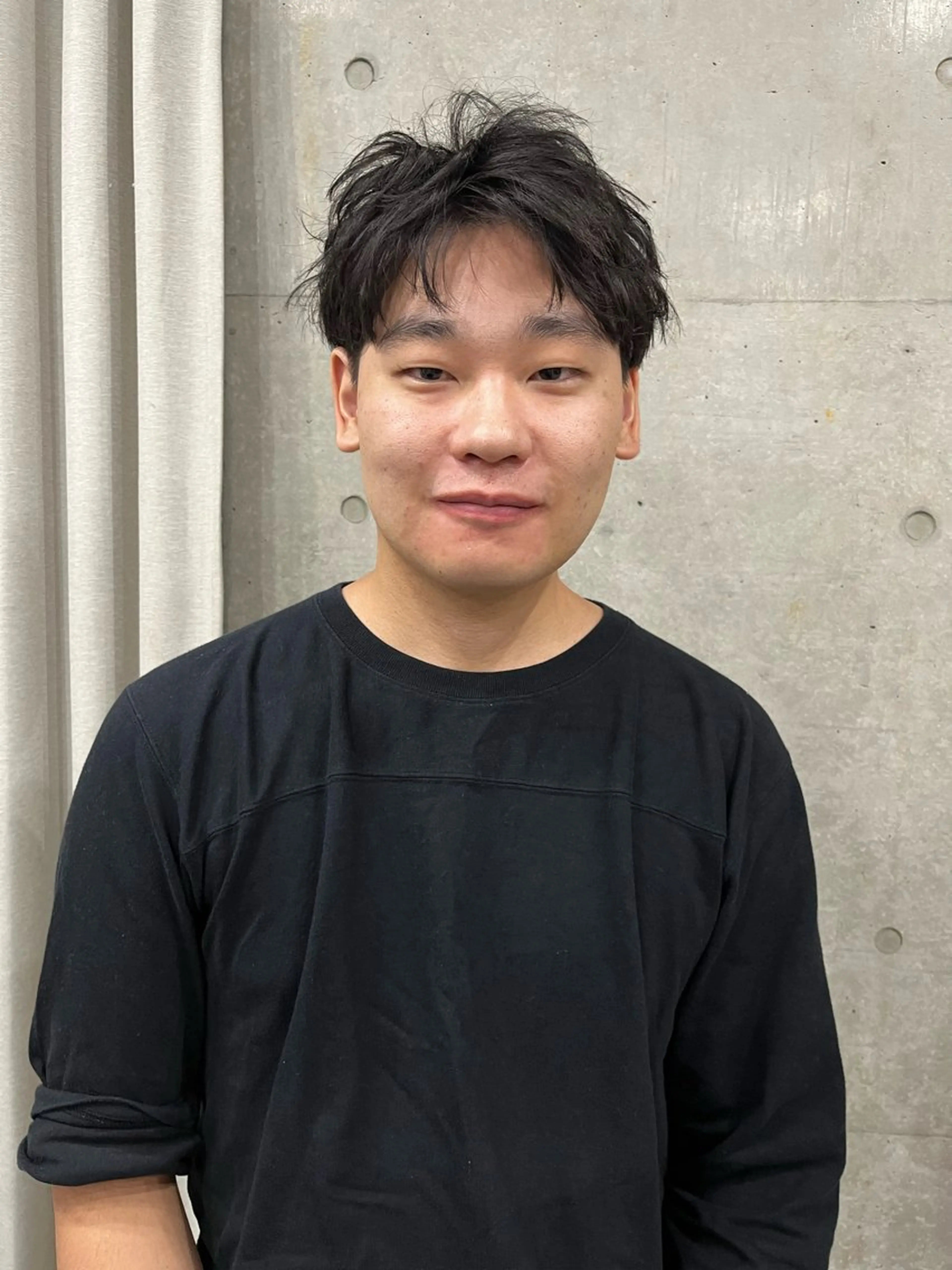 ショート メンズ カット 曲がる縮毛矯正 センターパートのヘアスタイル