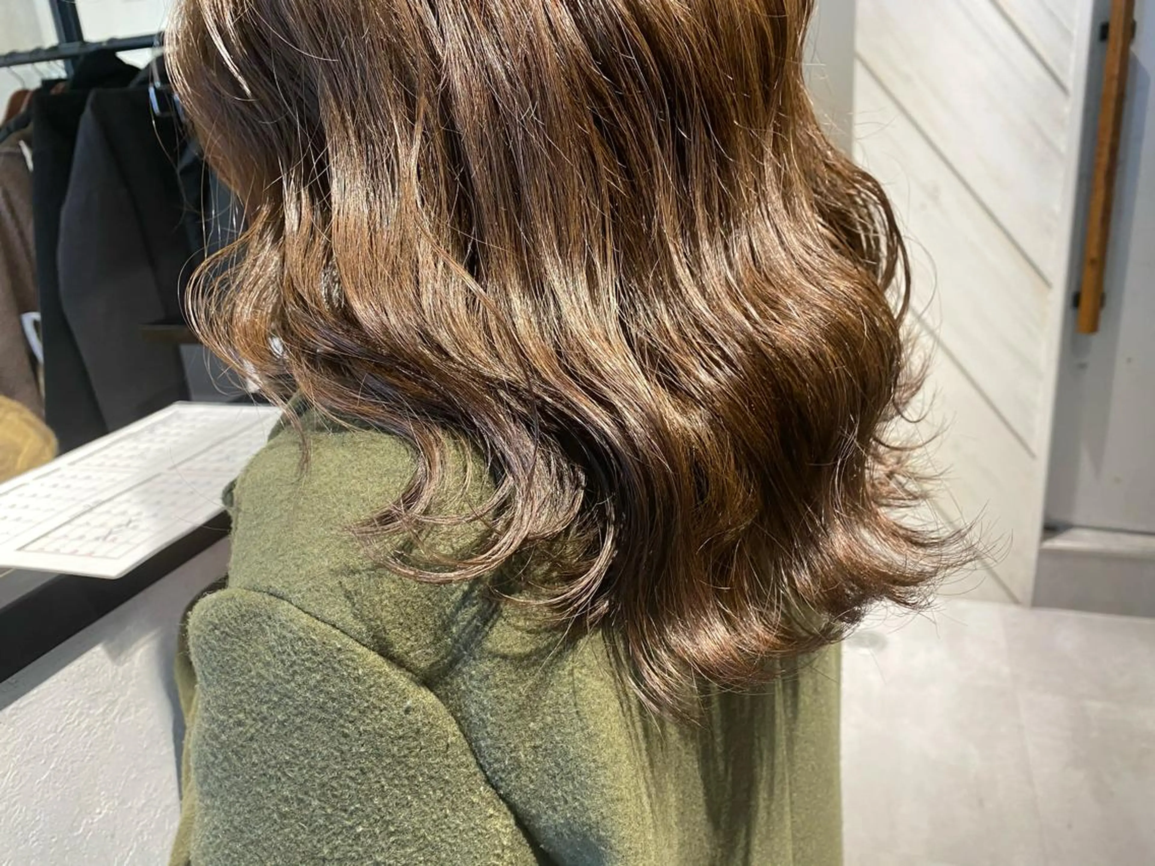 セミロング カラー グレージュ オリーブグレージュ オリーブグレー カット ヘアカラー トリートメント ベージュ指名No1 加賀詩織のヘアスタイル