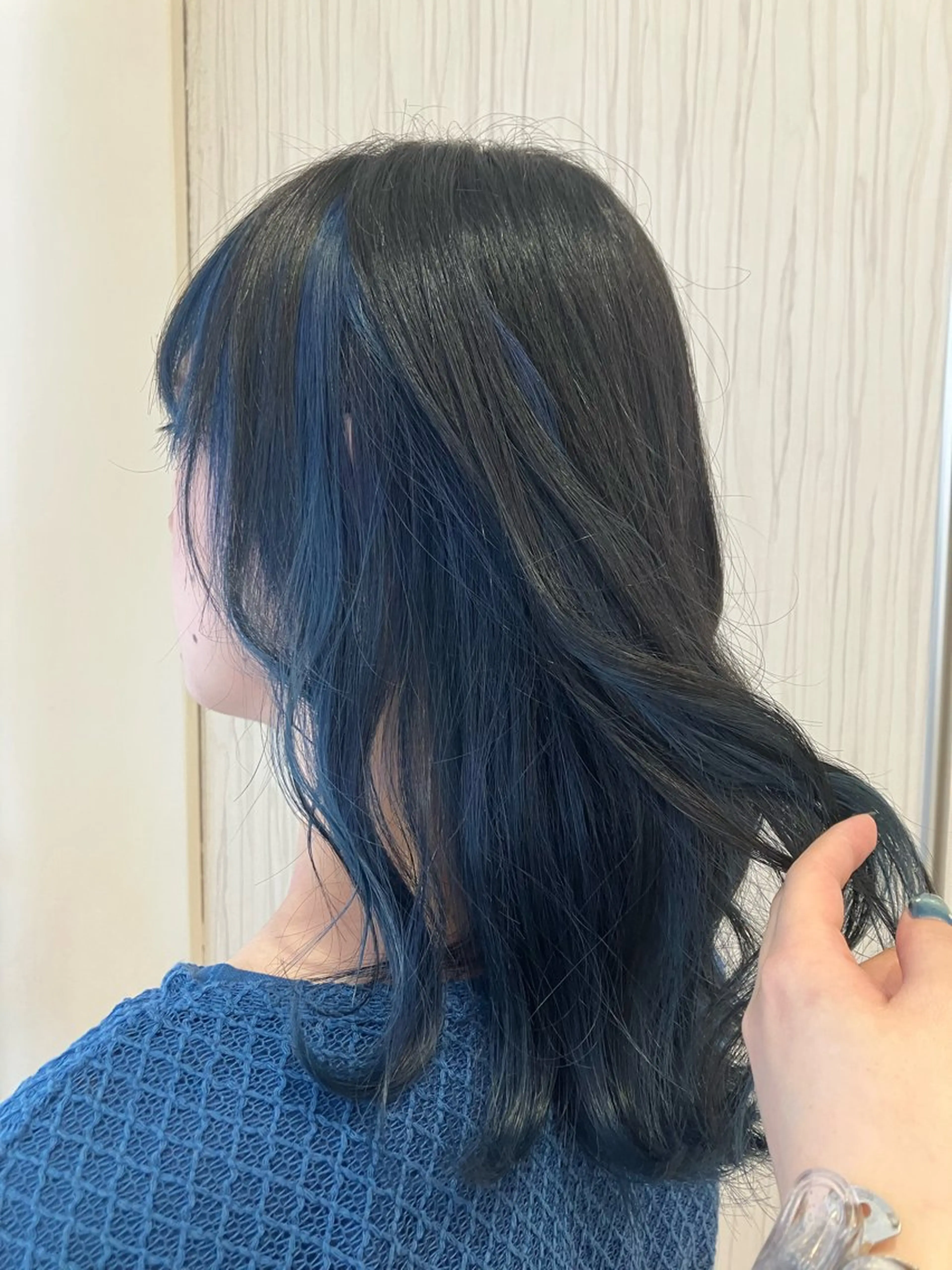 セミロング カラー ブルーカラー 永倉 はるかのヘアスタイル