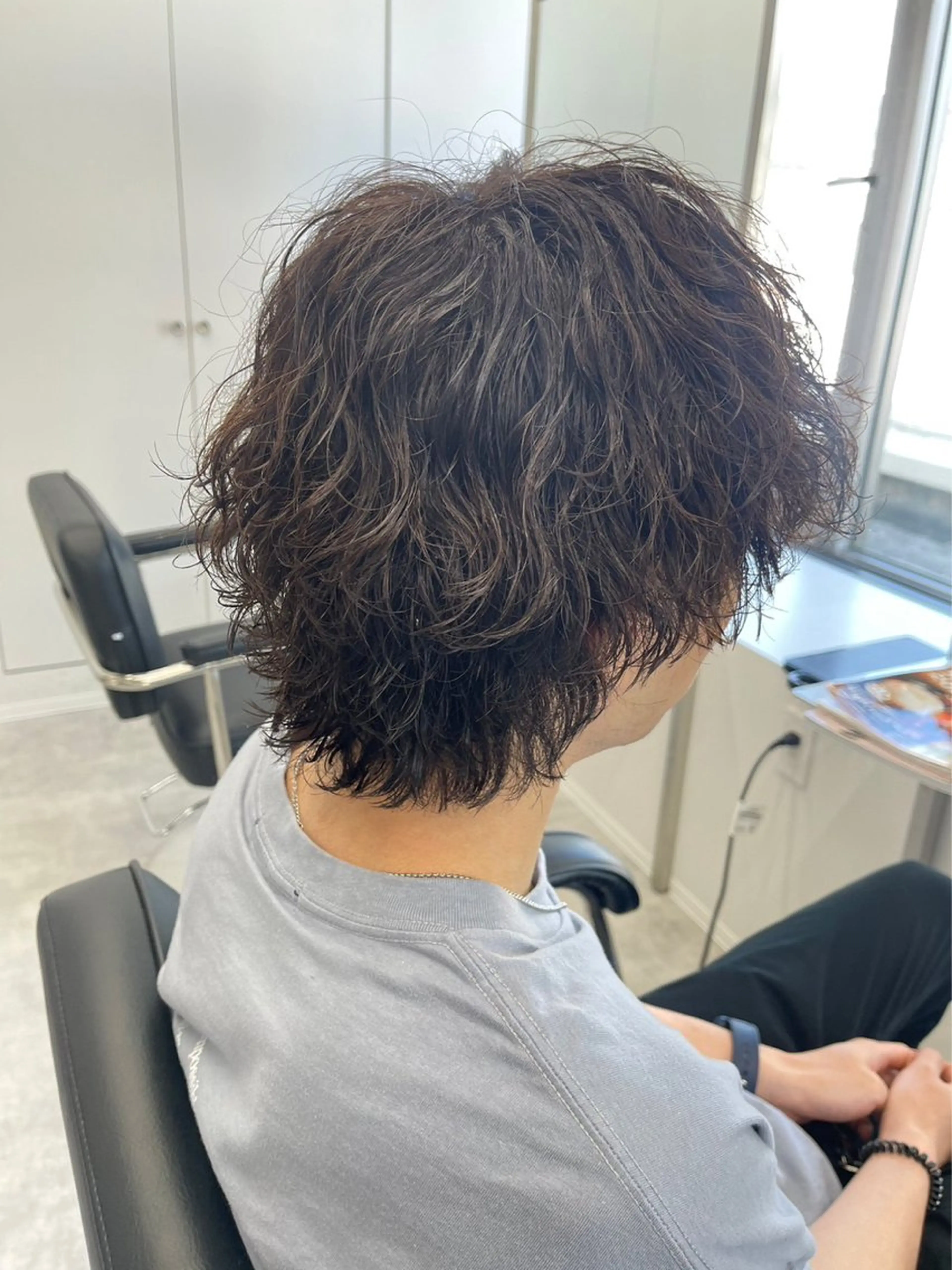 ミディアム パーマ メンズ ミディアムパーマ メンズパーマ スパイキーショート 波巻きパーマ メンズウルフカット 波巻きスパイラル🌀 新潟/万代/山下優のヘアスタイル