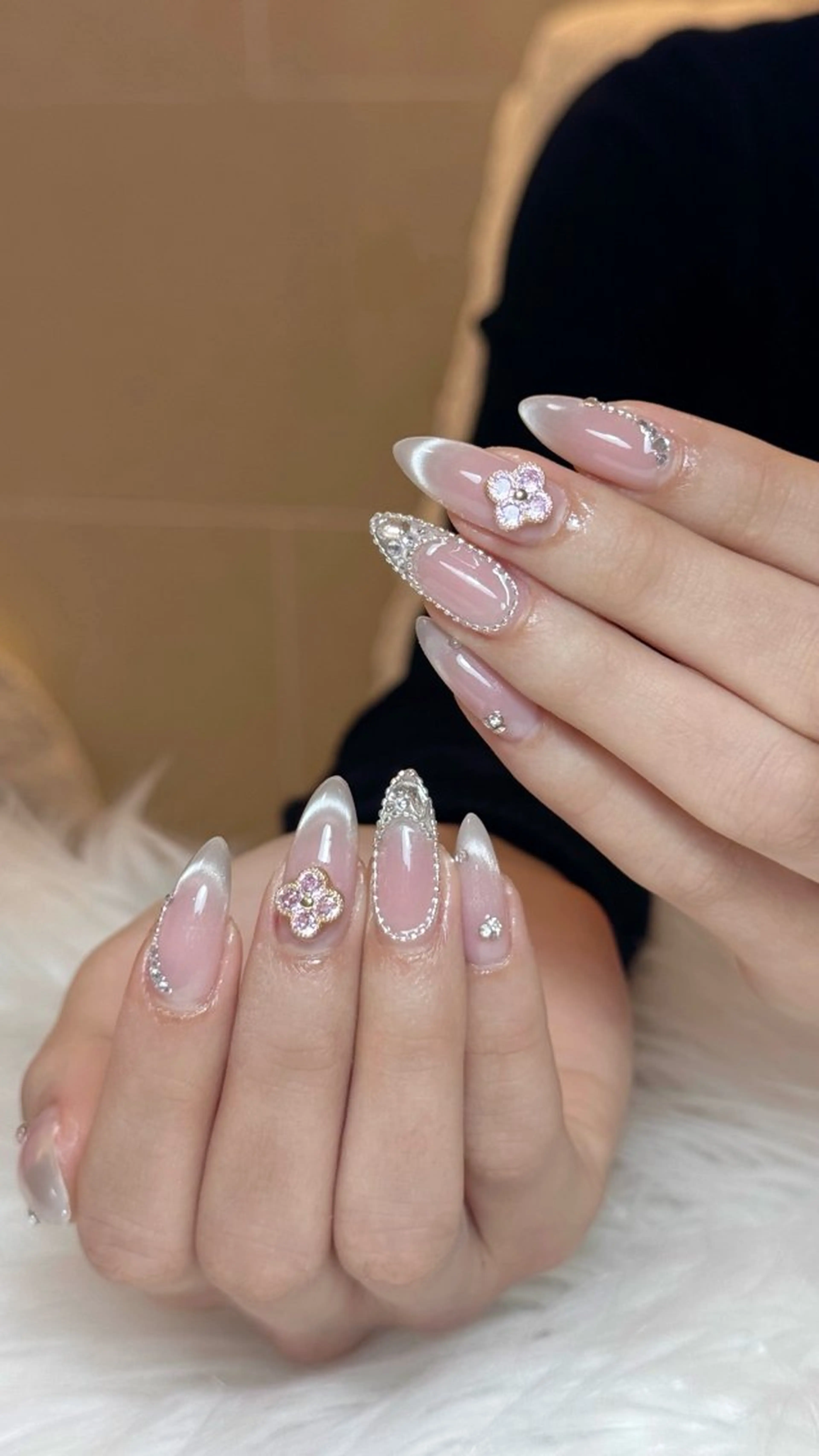 ネイル チークネイル フレンチネイル キラキラネイル マグネットネイル マグネットフレンチ nailsalon ChuColaのネイルデザイン