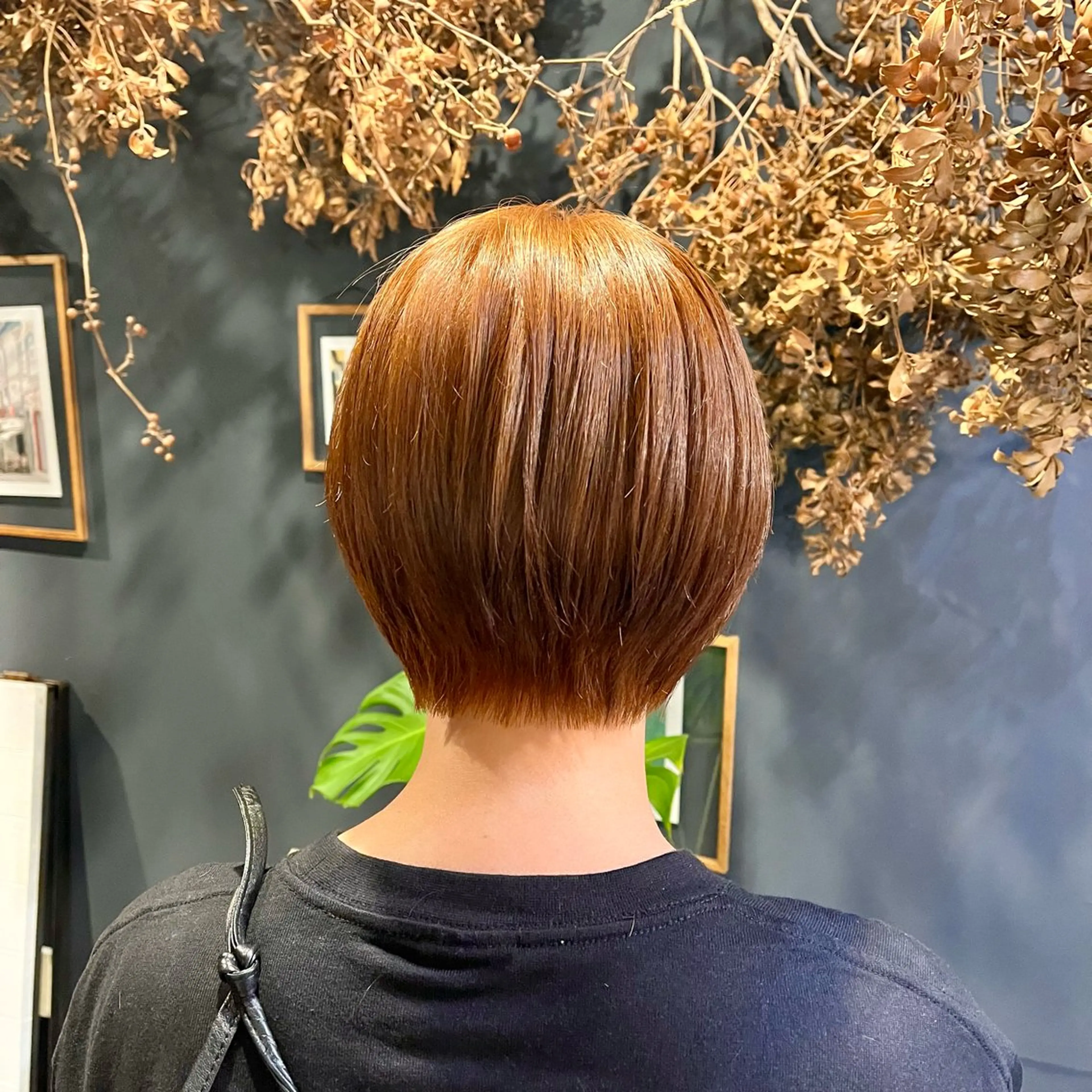 ショート カラー ショートボブ ブリーチ ブリーチなしカラー オレンジ ボブ 岸本 まほのヘアスタイル