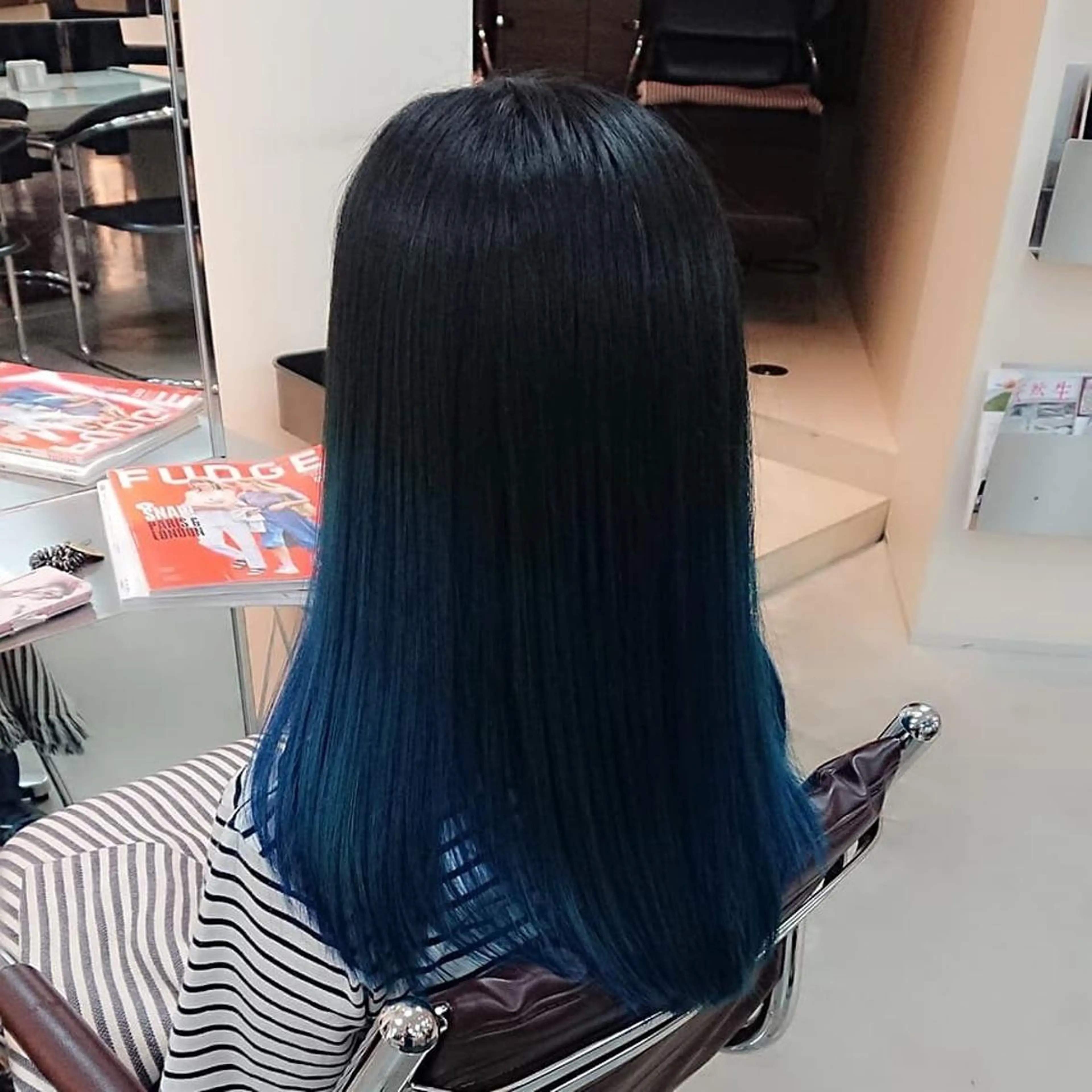 ロング 艶髪サラサラカラー 🌈前原健吾のヘアスタイル