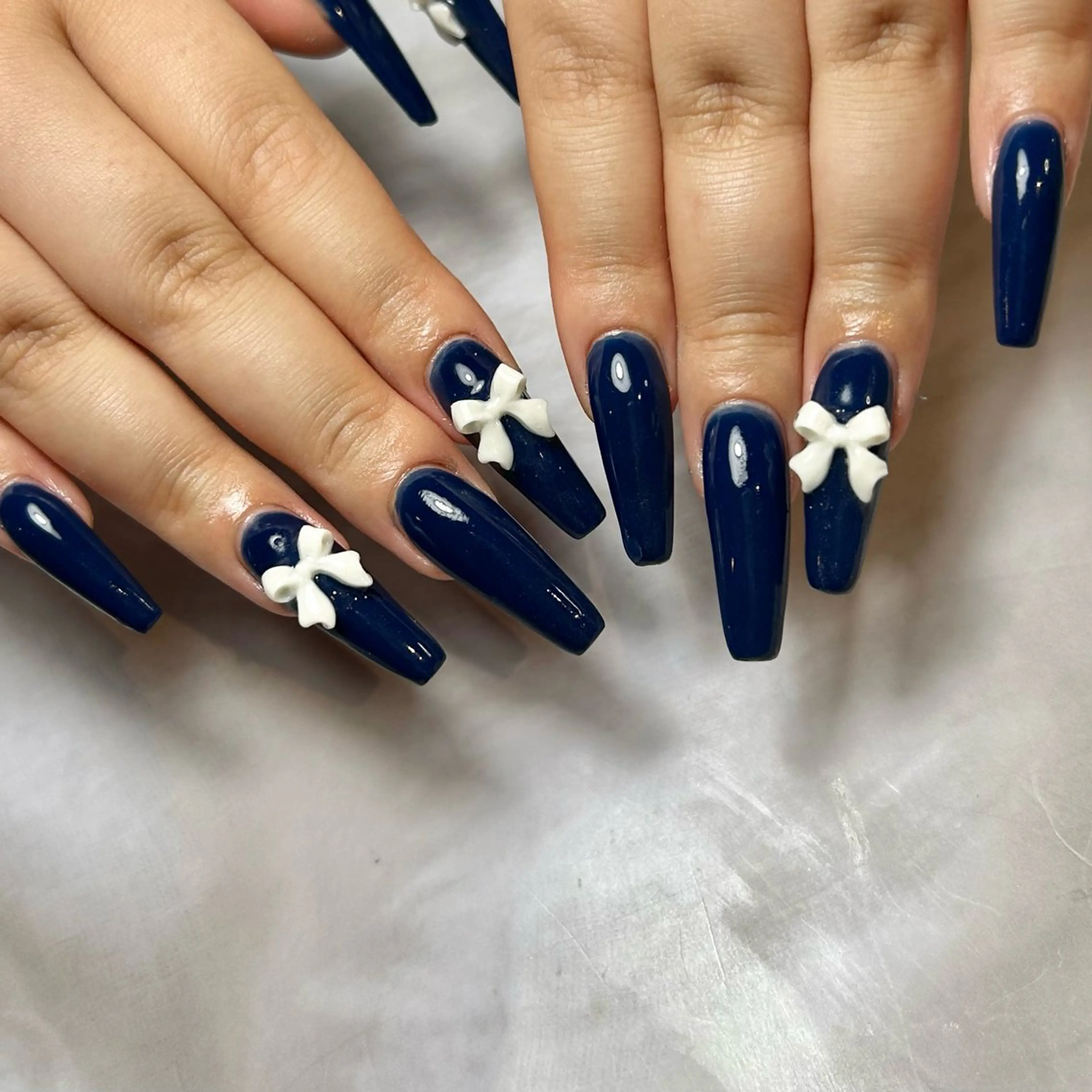 ネイル ネイビー ワンカラーネイル リボン ハンドネイル Reflection marikoのネイルデザイン