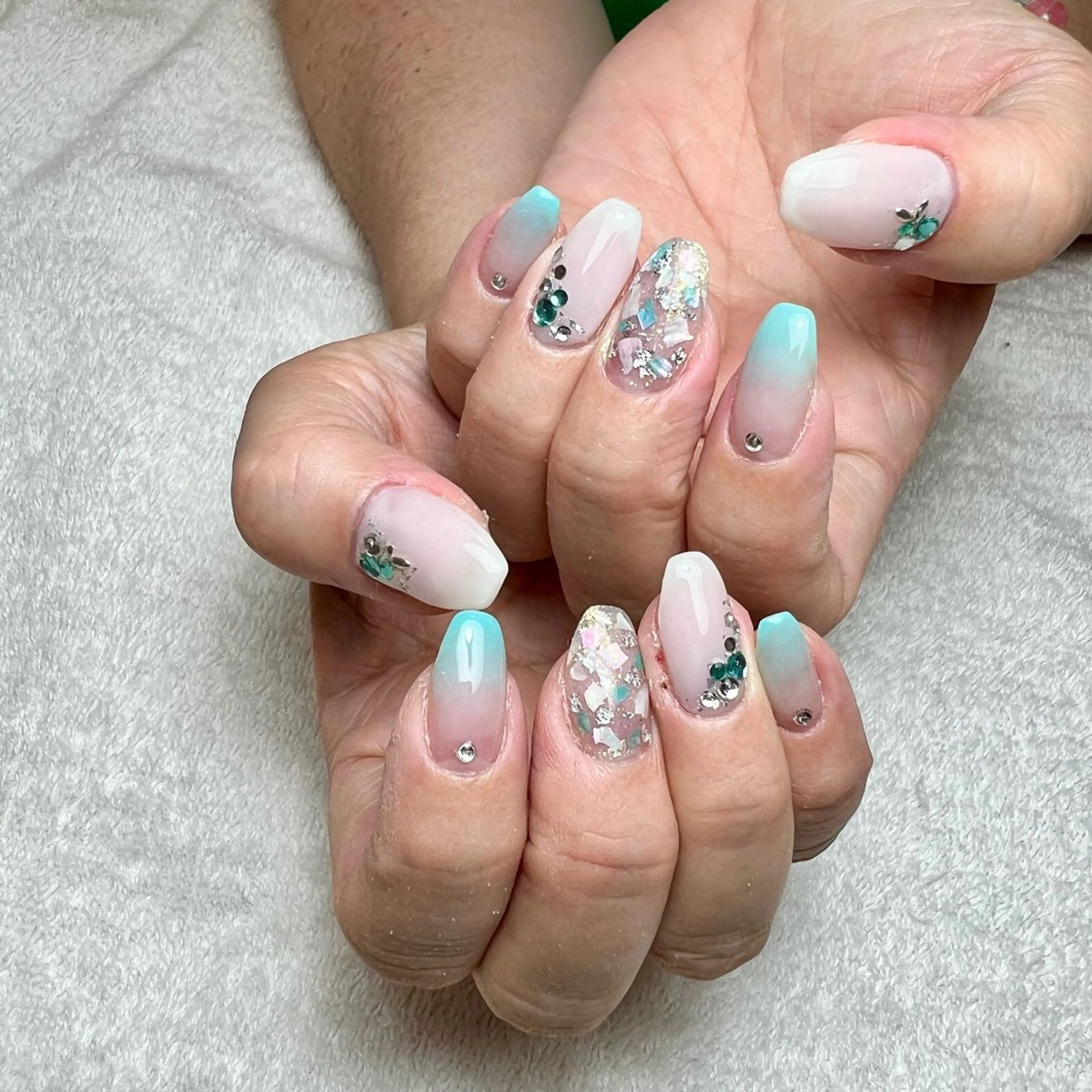 ネイル グラデーション 夏ネイル ハンドネイル COCO +のエステ・リラクイメージ