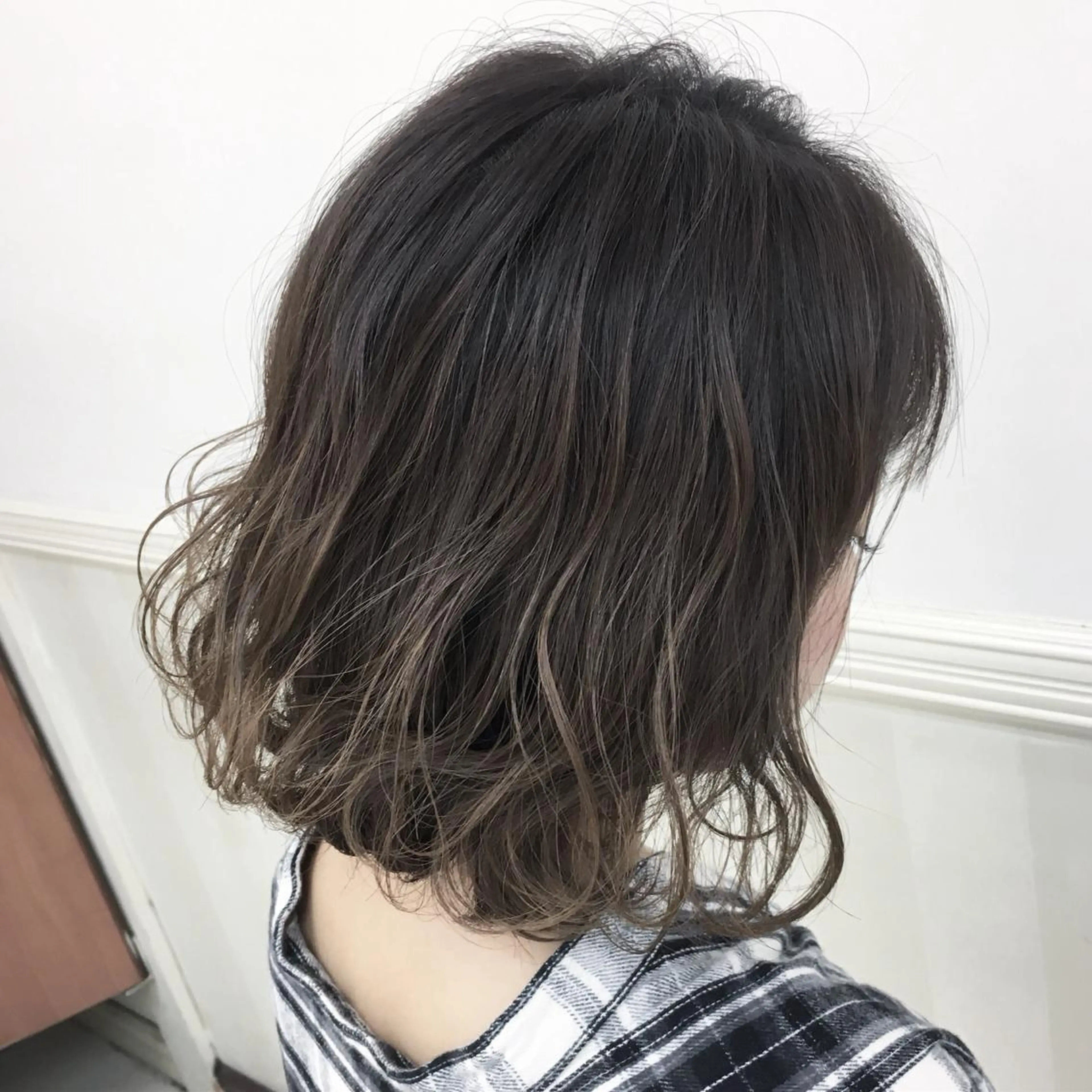ショート カラー グレージュ カット ヘアカラー トリートメント ブリーチ/バレイヤ ージュ川端裕司のヘアスタイル
