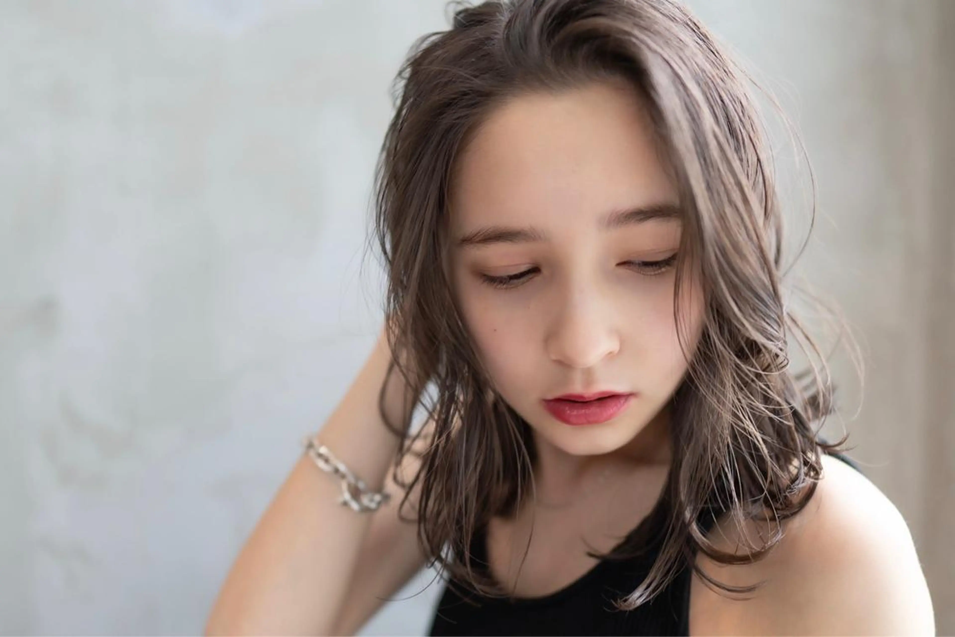 ミディアム カラー アッシュ 10月限定モニター 髪質改善美髪矯正のヘアスタイル