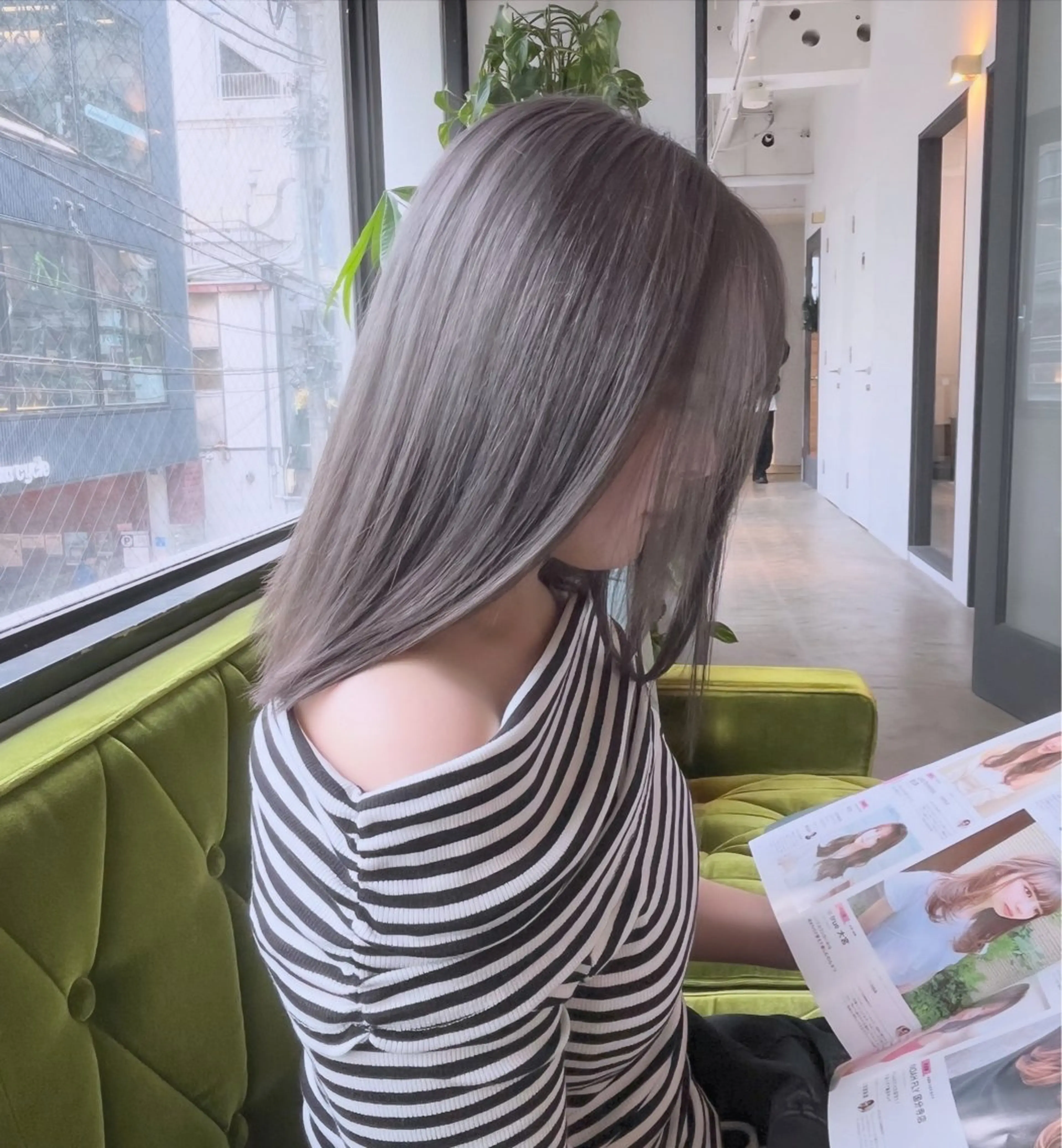 カラー ニトウ レイナのヘアスタイル
