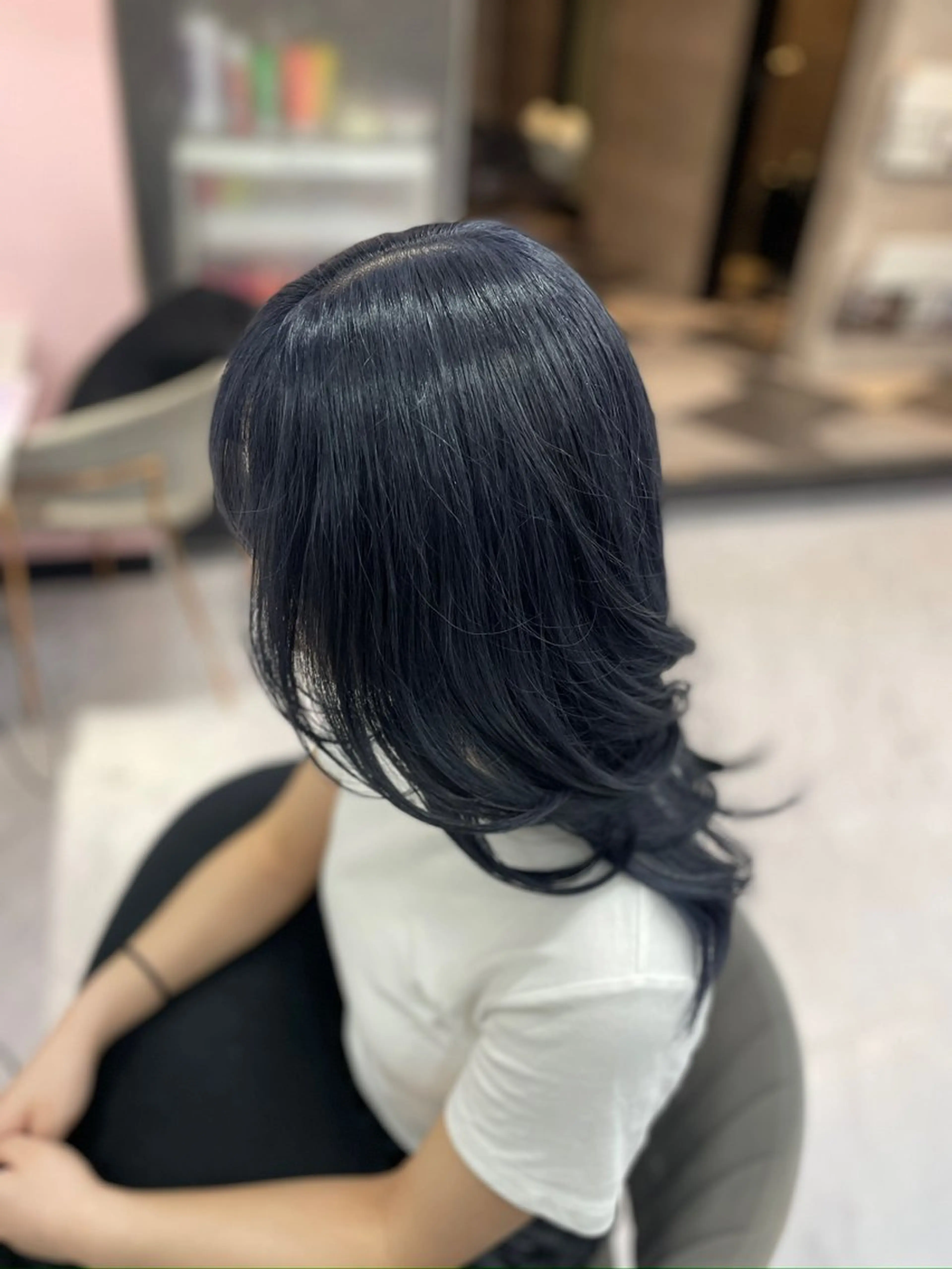 セミロング カラー ブルーカラー ネイビーカラー GEM YURI ハイトーンカラーのヘアスタイル