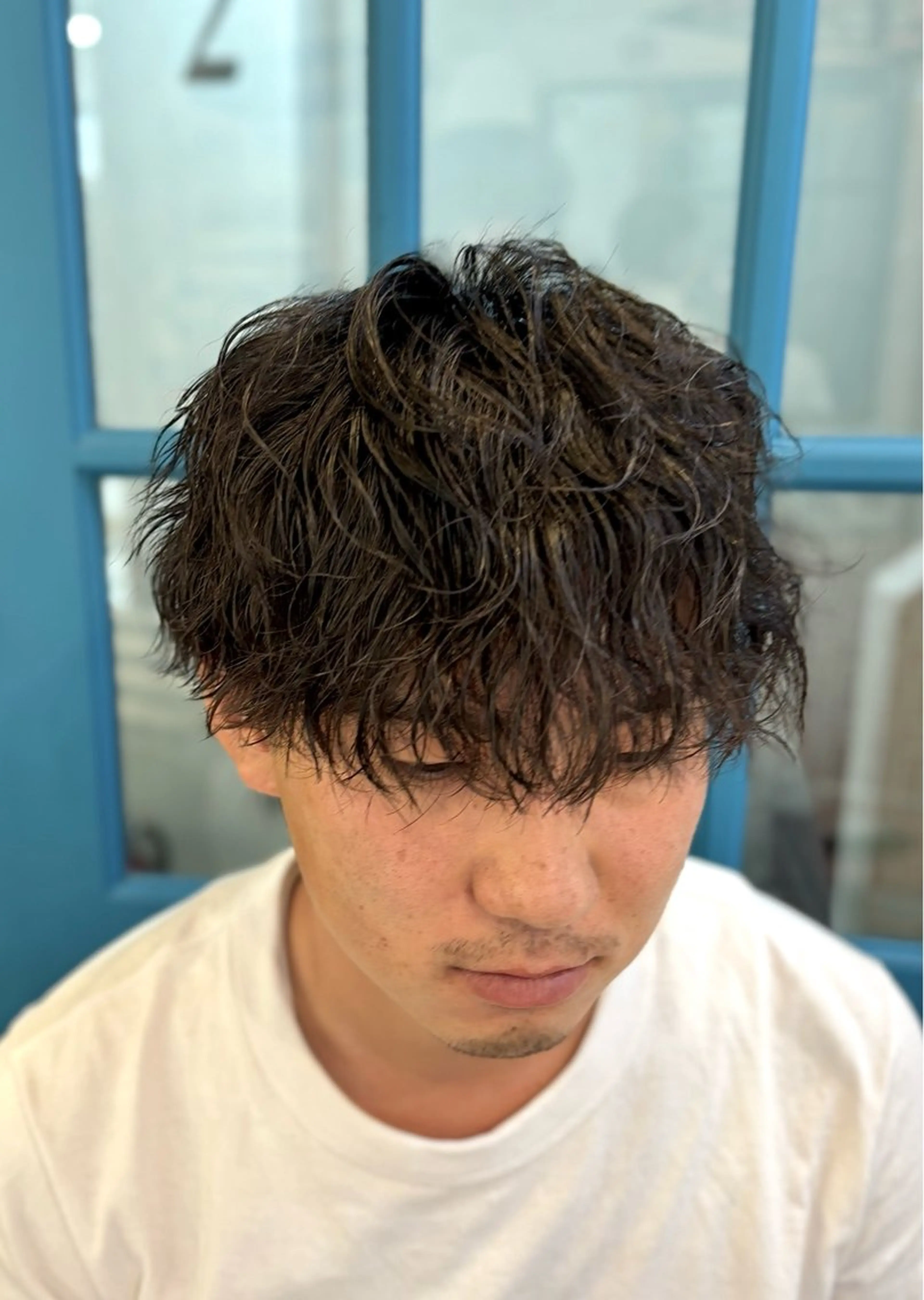 パーマ メンズ メンズパーマ ツイストスパイラルパーマ 波巻きパーマ スパイラルパーマ ショート、韓国メンズ ヘアのかつらぎのヘアスタイル