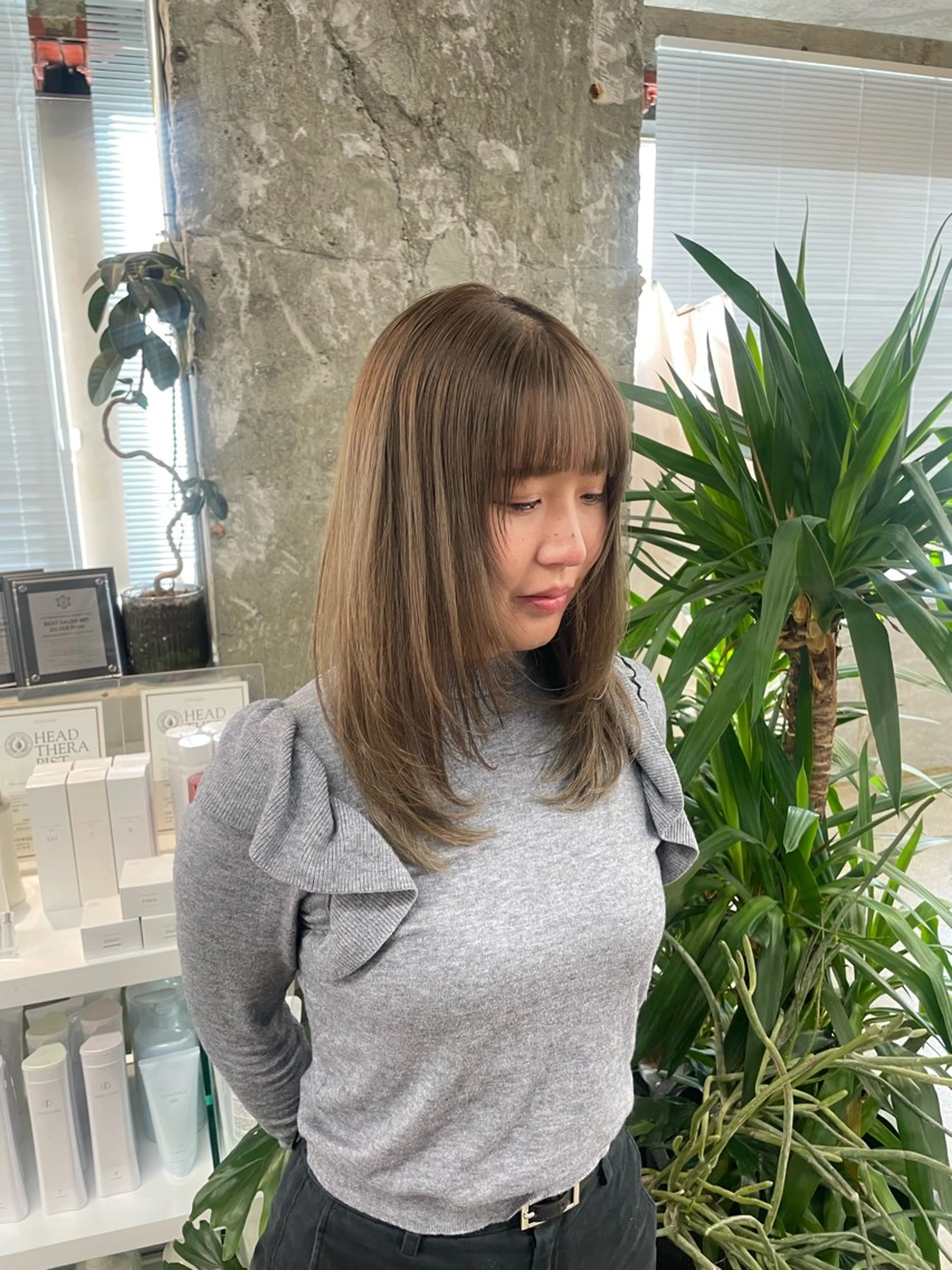 セミロング カット アライ レンカのヘアスタイル