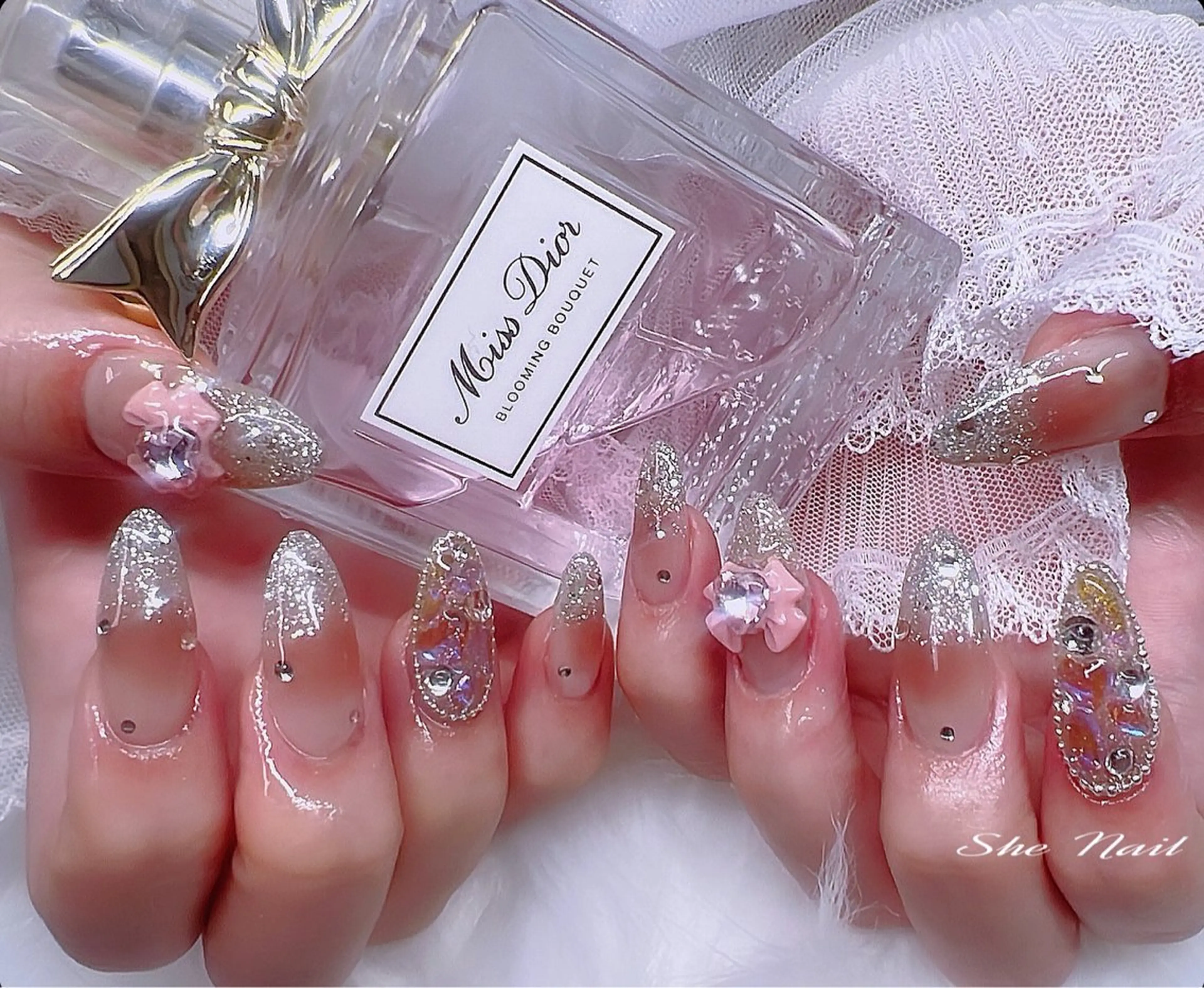ネイル チークネイル 長さ出し フレンチネイル ガラスフレンチ キラキラネイル She   Nail所属・ISA_ BELLAのネイルデザイン