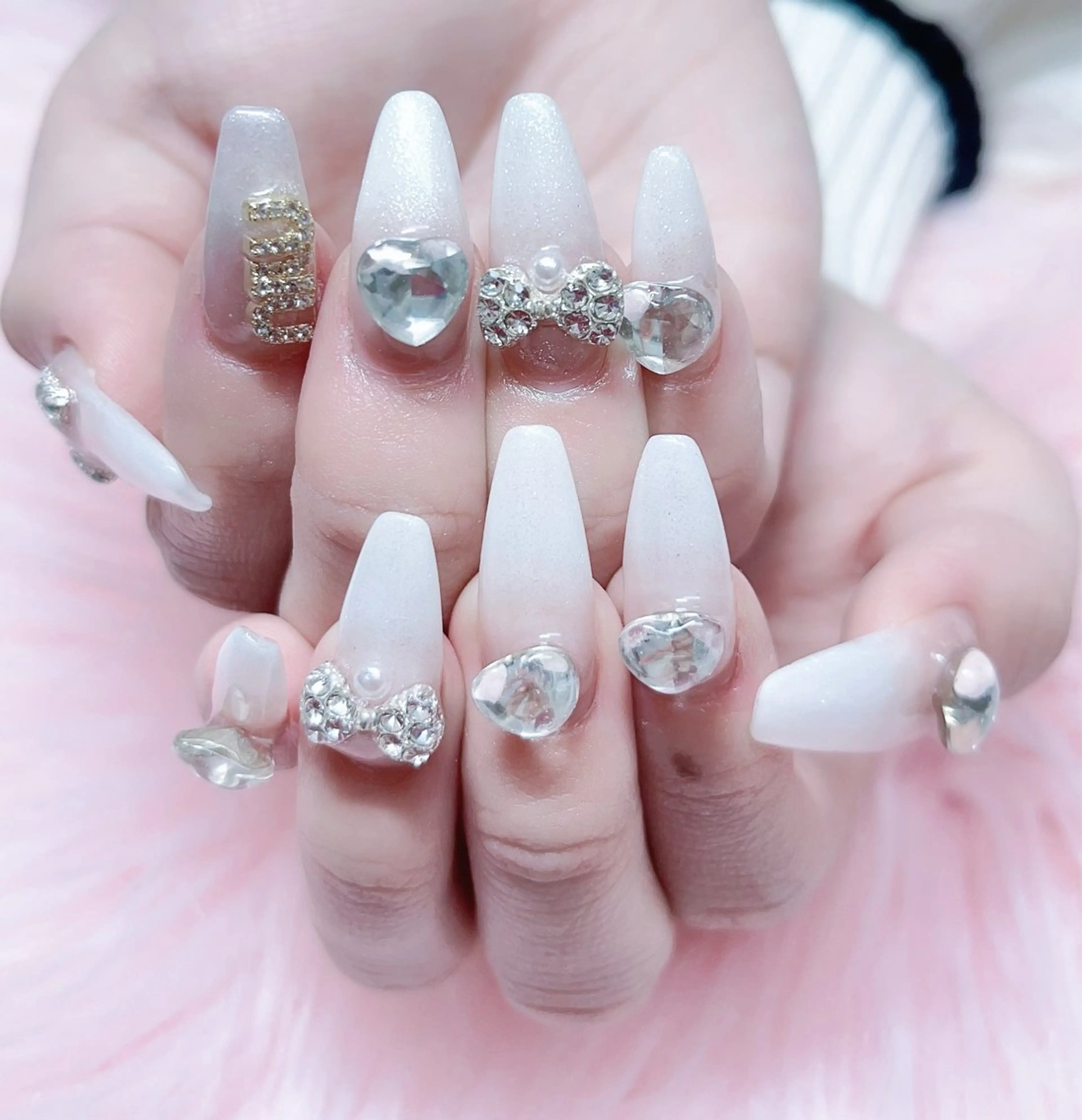 ネイル フレンチネイル グラデーション 韓国ネイル ラメ(グリッター) ラメグラデーション ハンドネイル MoonNail ユリ🌸のネイルデザイン