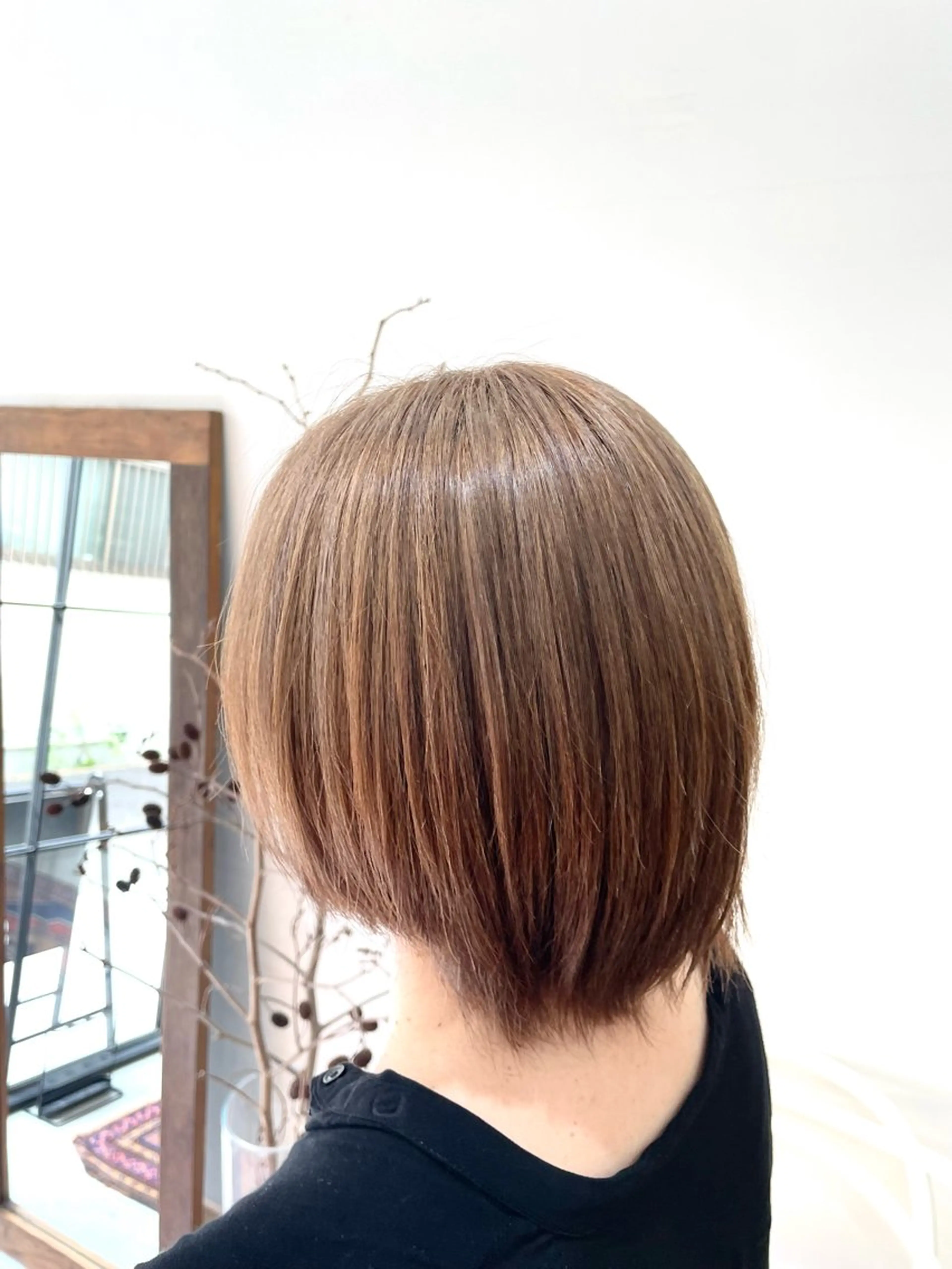 ショート カラー ベージュカラー ブリーチ カット ヘアカラー 慎太朗/パーマ/ボブ /センターパートのヘアスタイル