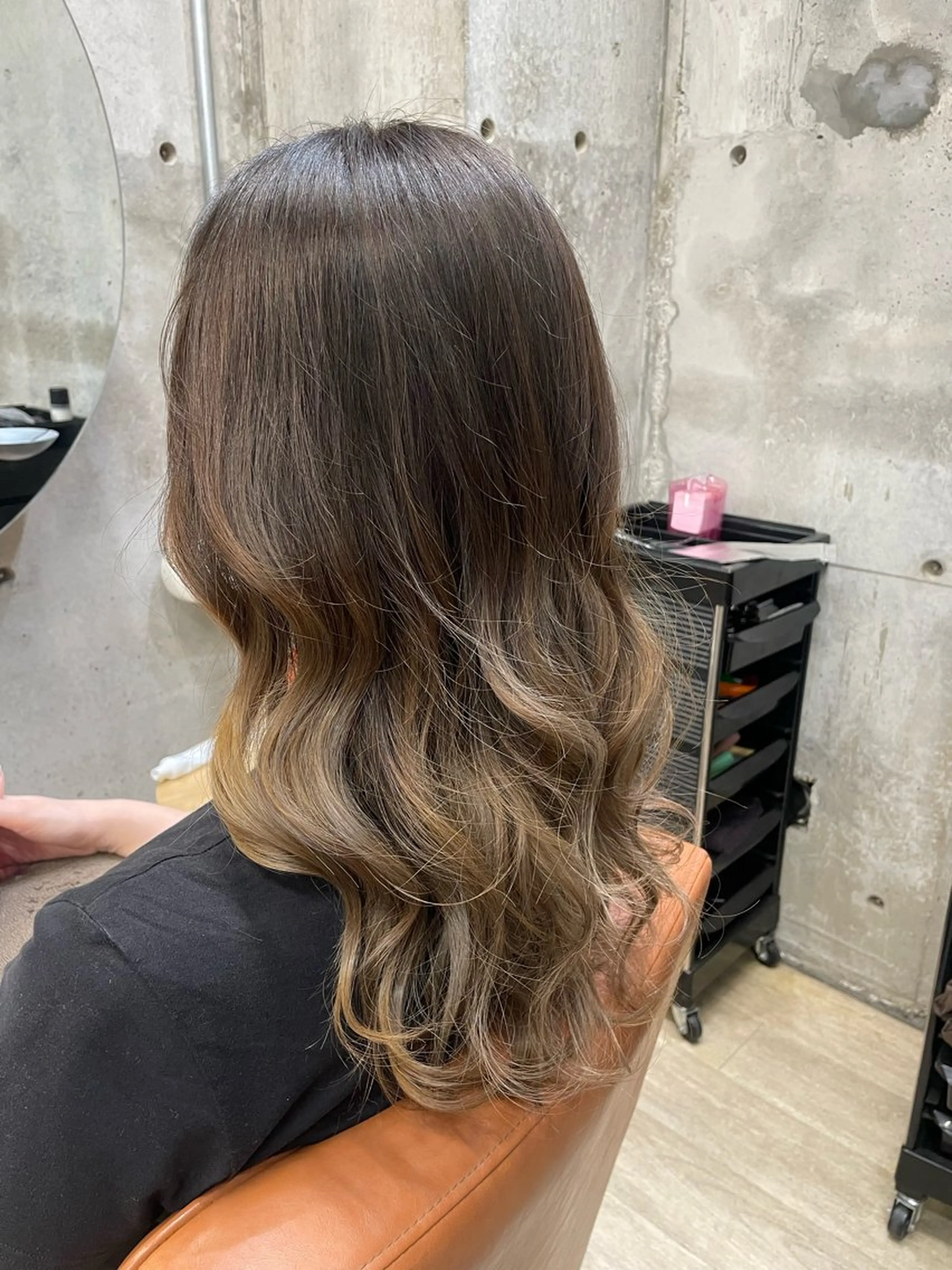 ロング カラー ヘアカラー トリートメント 東 史夏のヘアスタイル