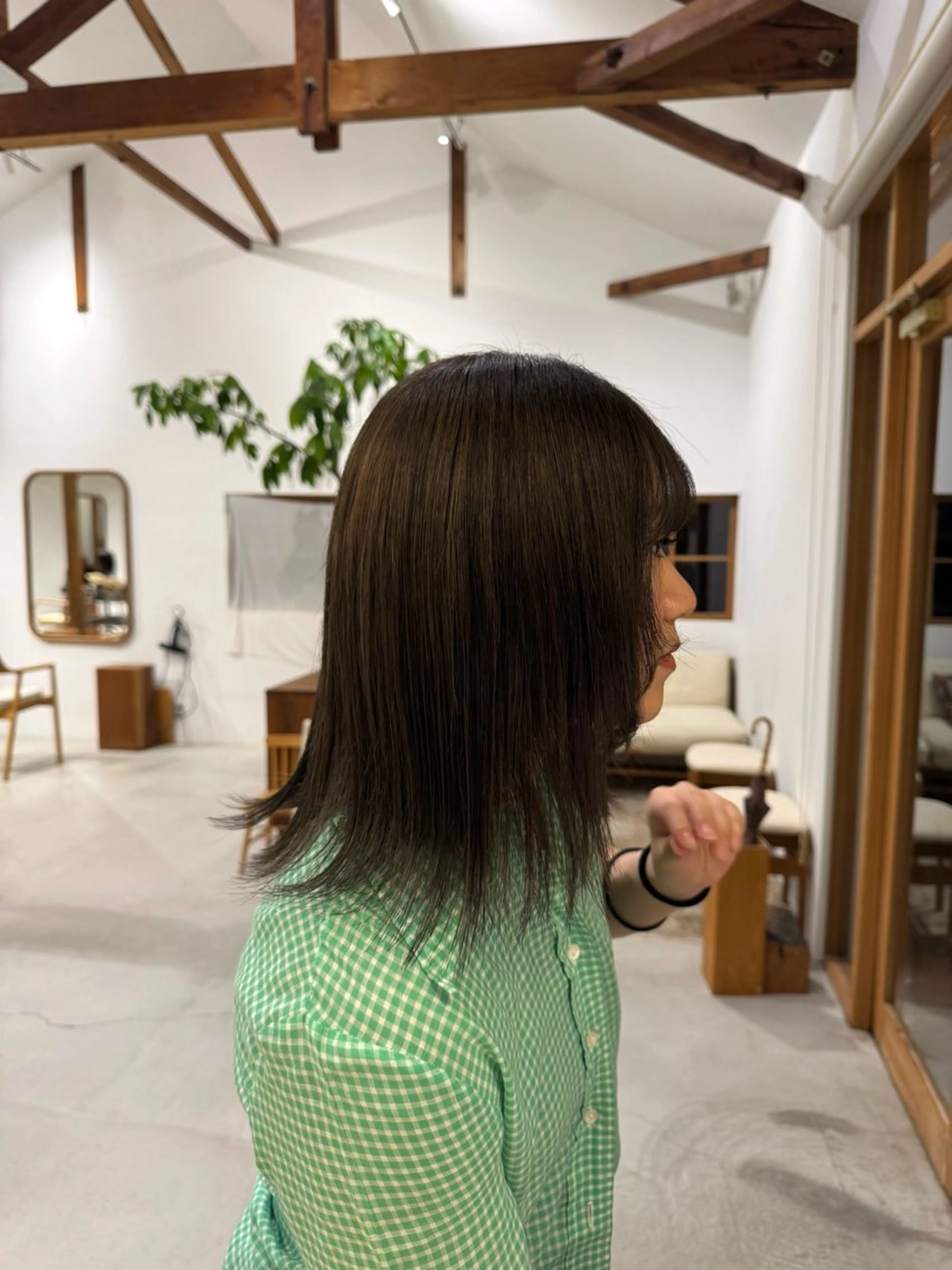 セミロング カラー ブリーチ 透明感カラー 亀山 友菜のヘアスタイル
