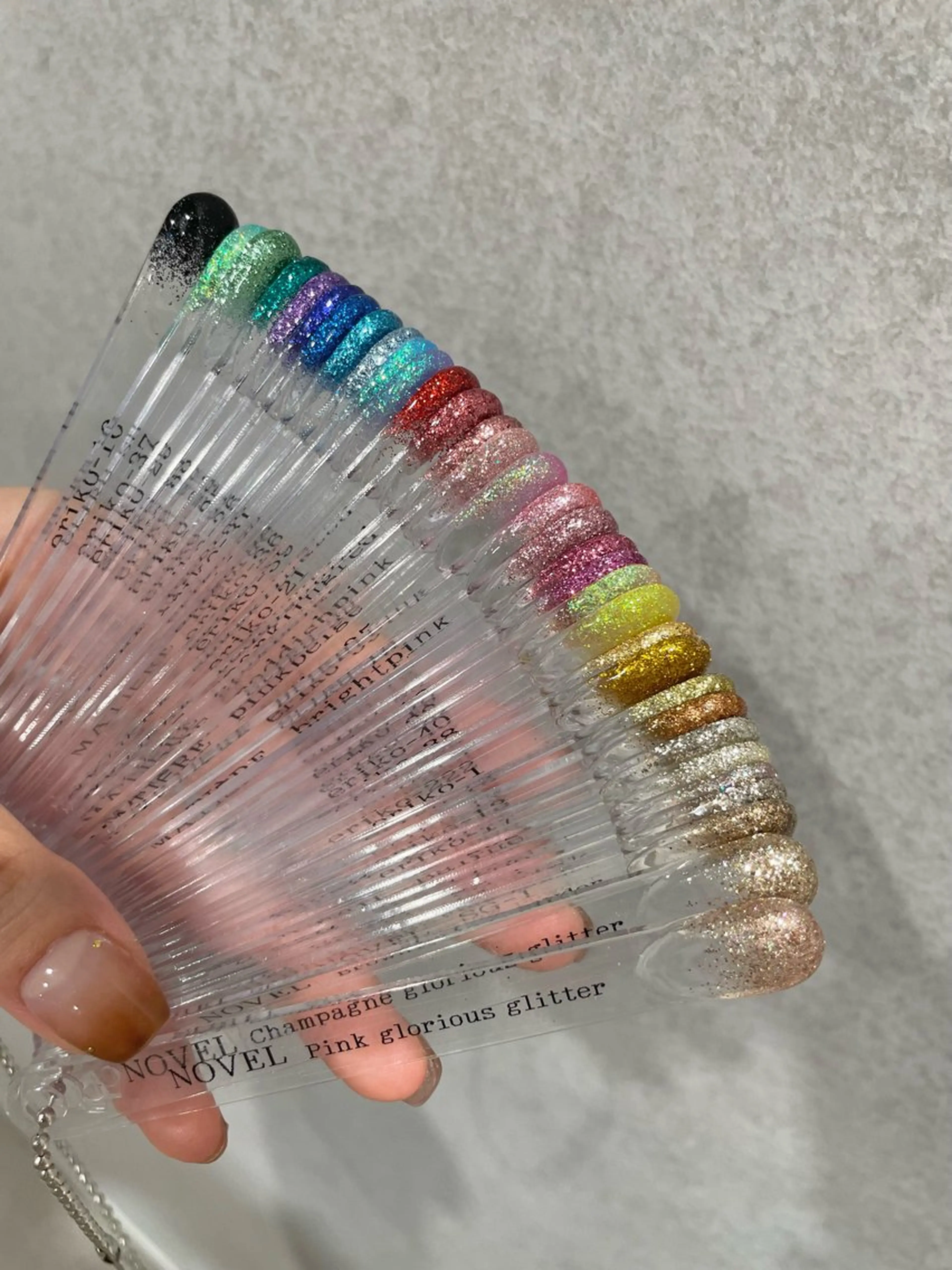 ネイル グラデーション ラメ(グリッター) ラメグラデーション NOA⌇ para gelのネイルデザイン