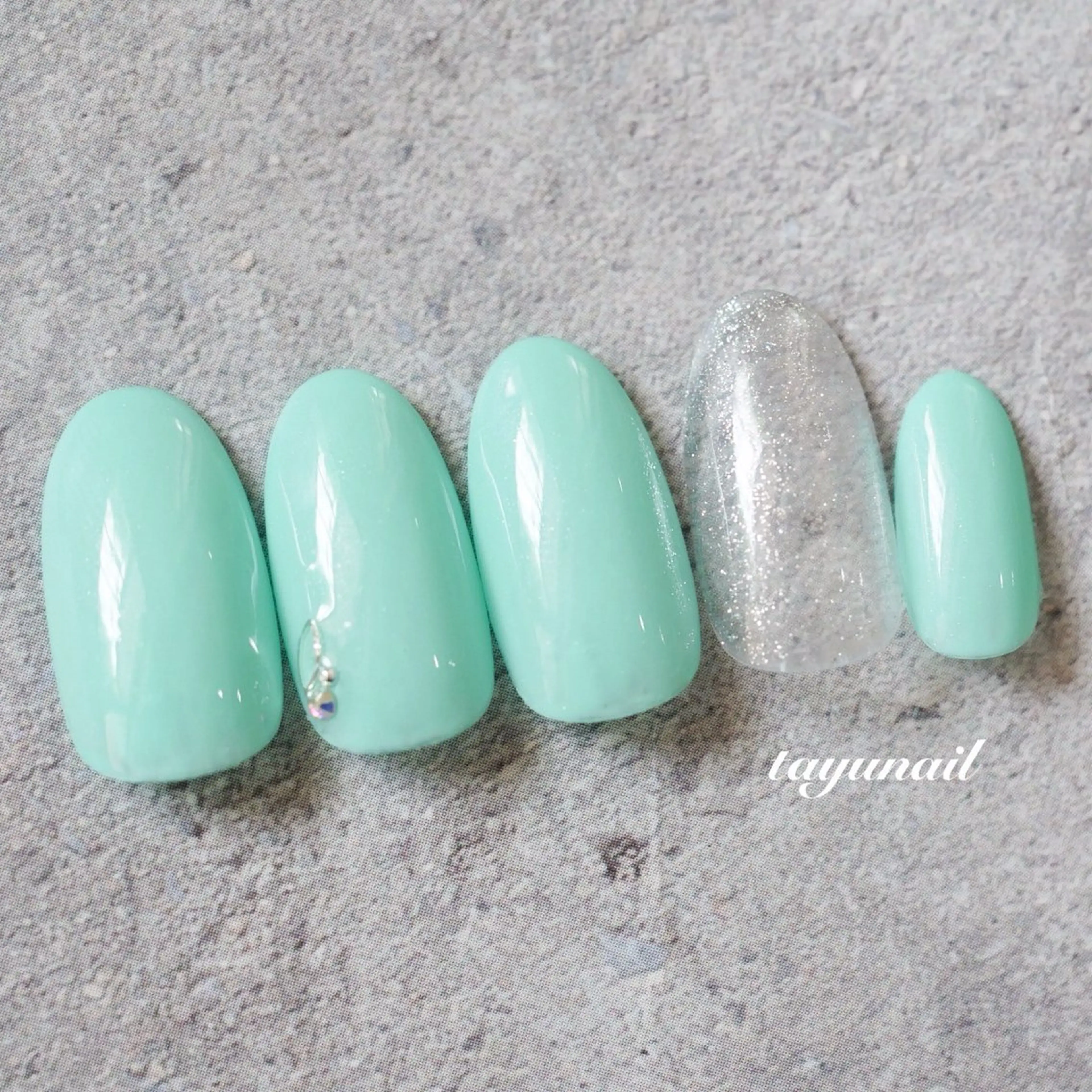 ネイル アートネイル ジェルネイル ゴールド グリーン パラジェル ネイルサロン 【たゆnail】のネイルデザイン