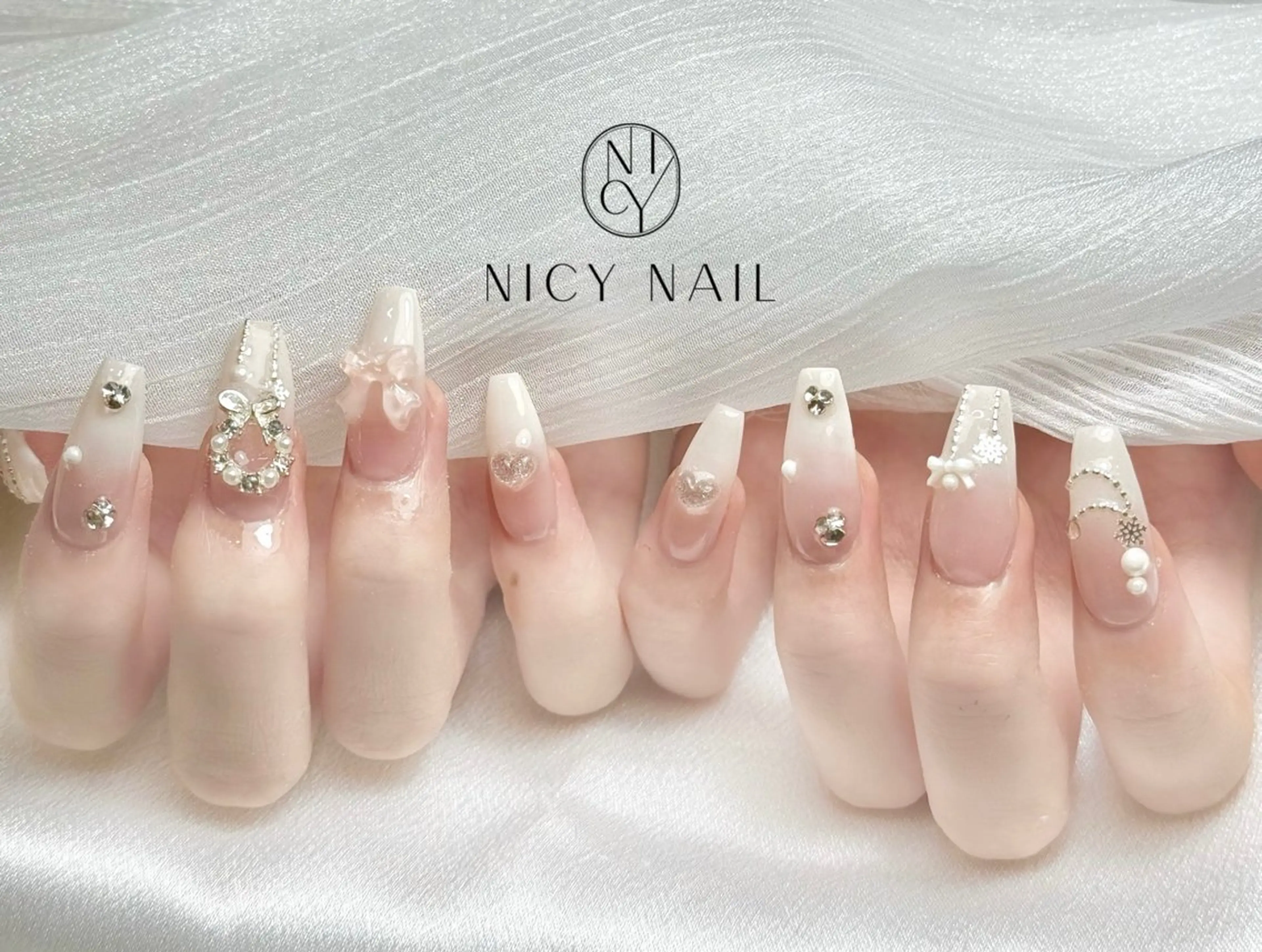 ネイル アートネイル オーロラネイル ブルー チークネイル フットネイル ハンドネイル NICY NAIL 池袋のネイルデザイン