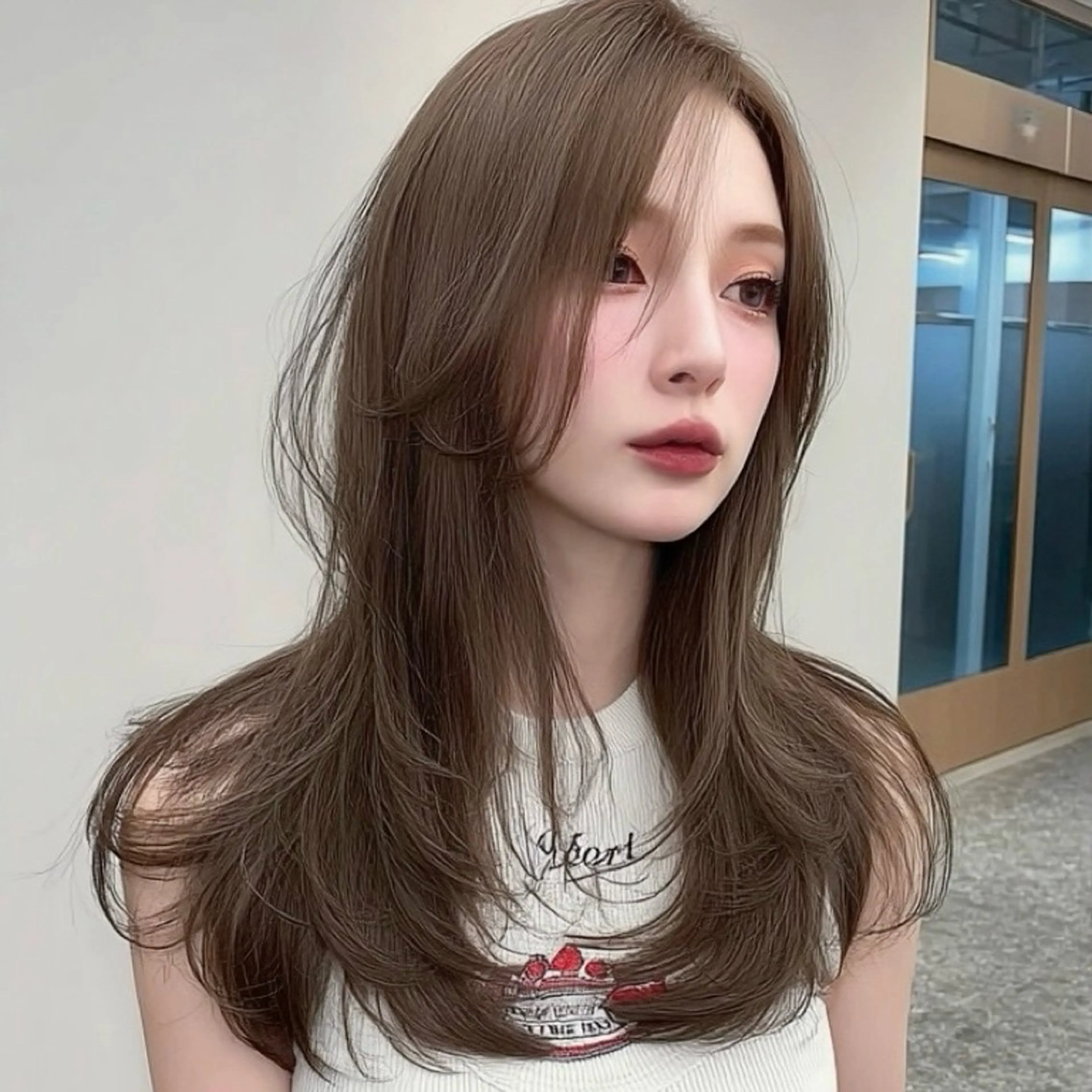 セミロング カラー ブリーチ 透明感カラー ハイトーンカラー インナーカラー くびれヘア mao🎀マツエク／ レイヤーカットのマツエク・マツパデザイン