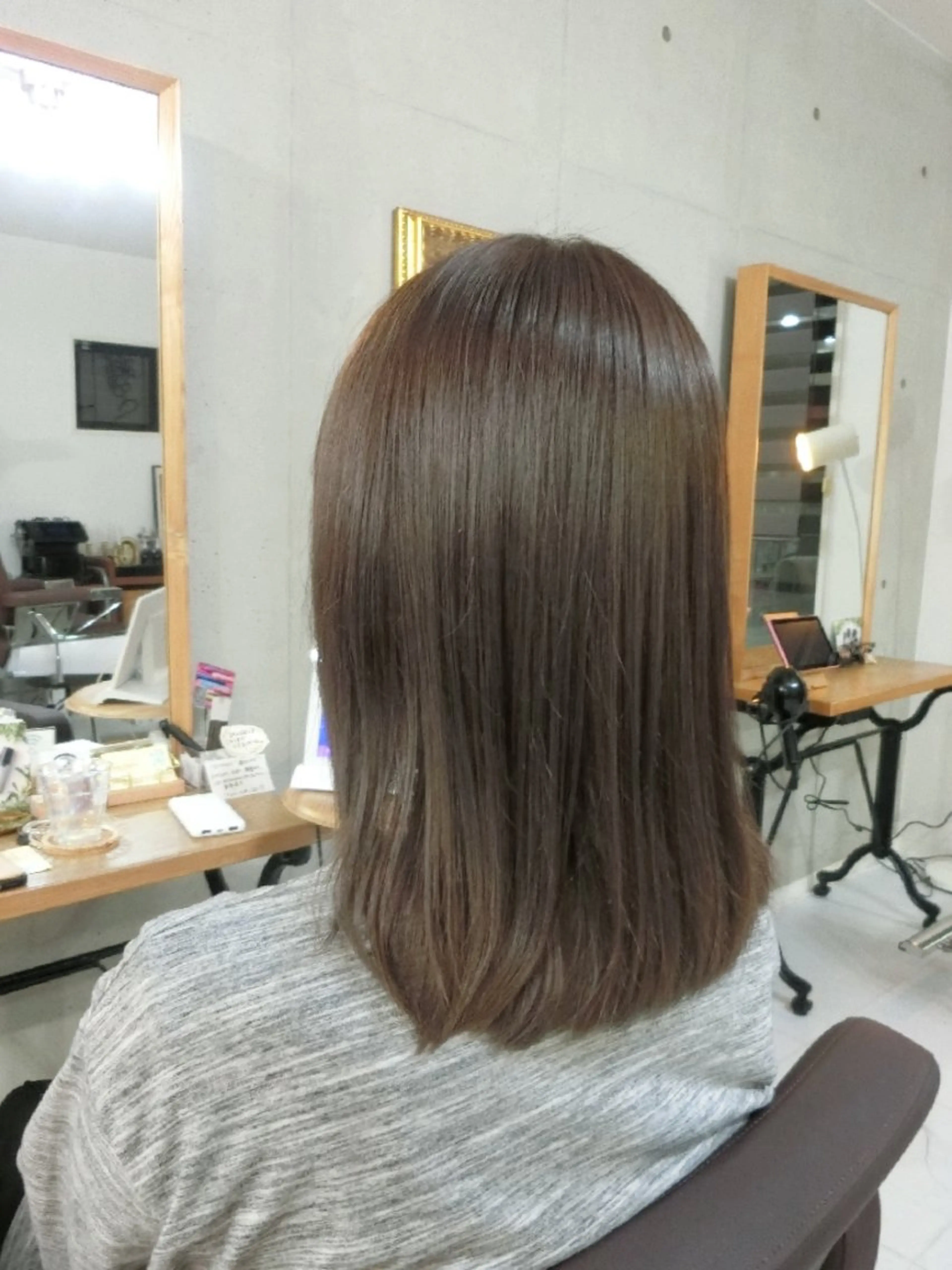 カラー セミロング カット ヘアカラー トリートメント ma cherie naoのヘアスタイル