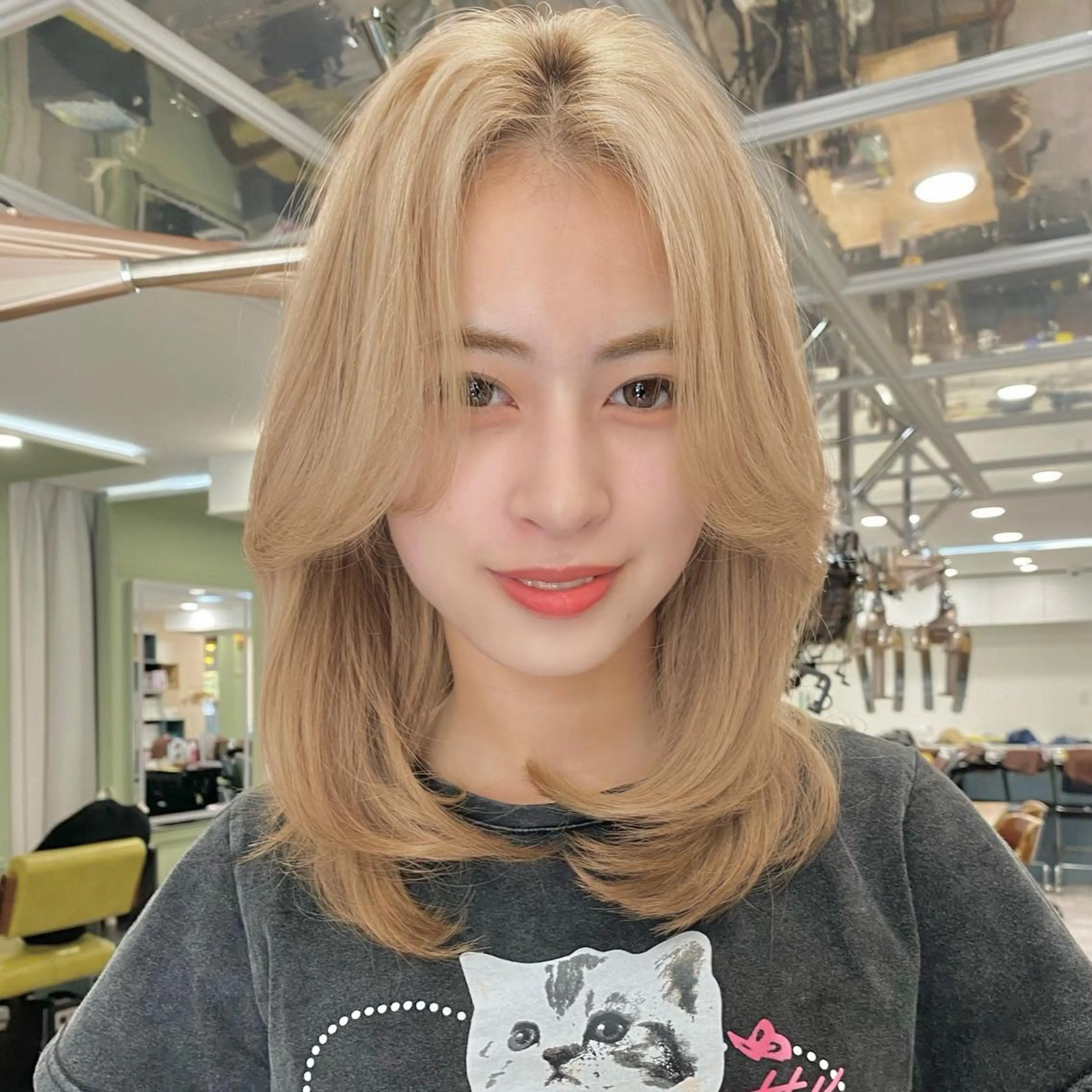 ミディアム カラー ベージュカラー ミルクティーベージュ 韓国風ヘア レイヤーカット カット ヘアカラー トリートメント ボブ/縮毛矯正/ レイヤー/塚田のヘアスタイル