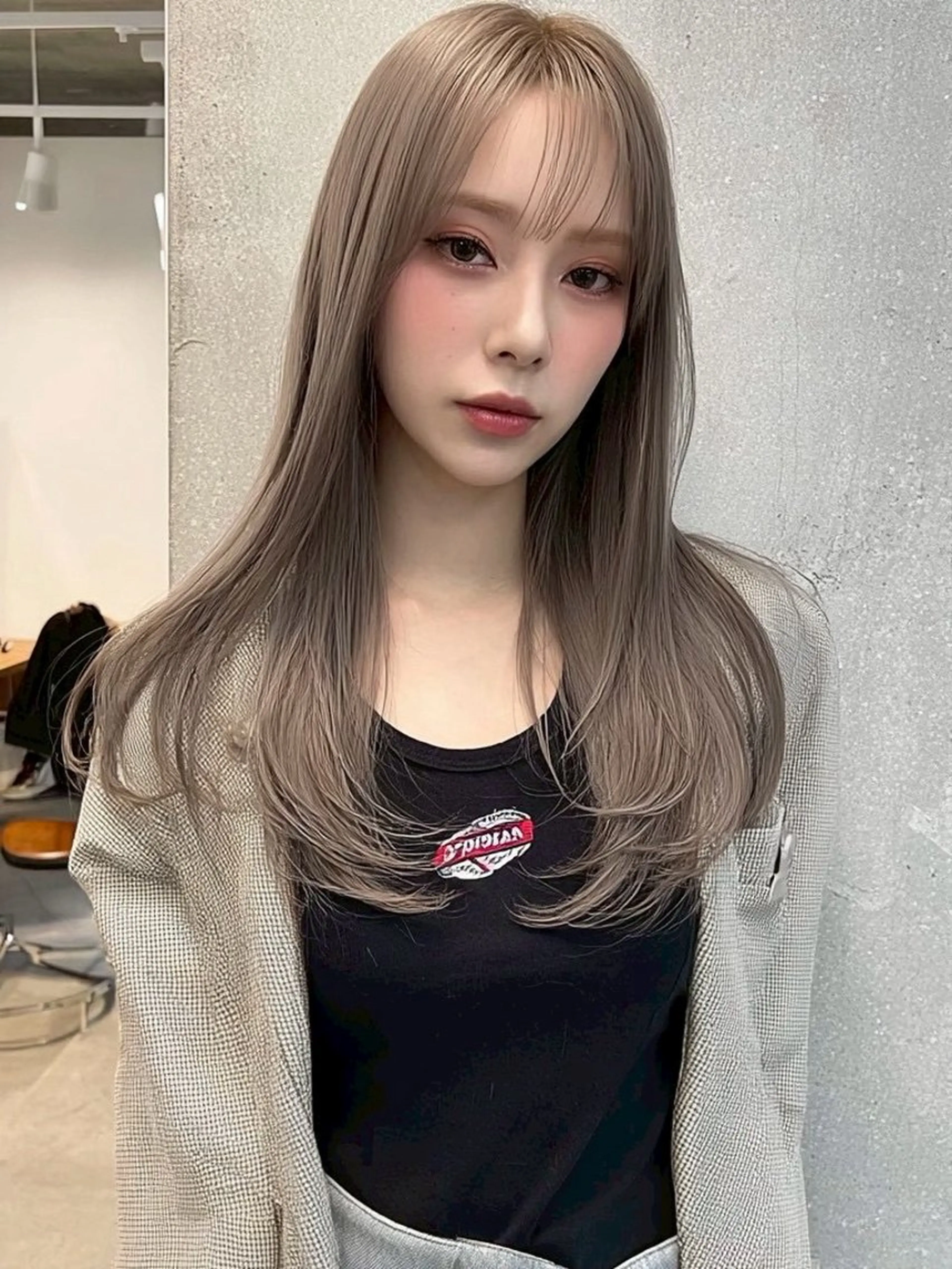 セミロング カラー セミロングパーマ 髪質改善 韓国風ヘア 縮毛矯正 ヘアカラー 西 優衣奈のヘアスタイル