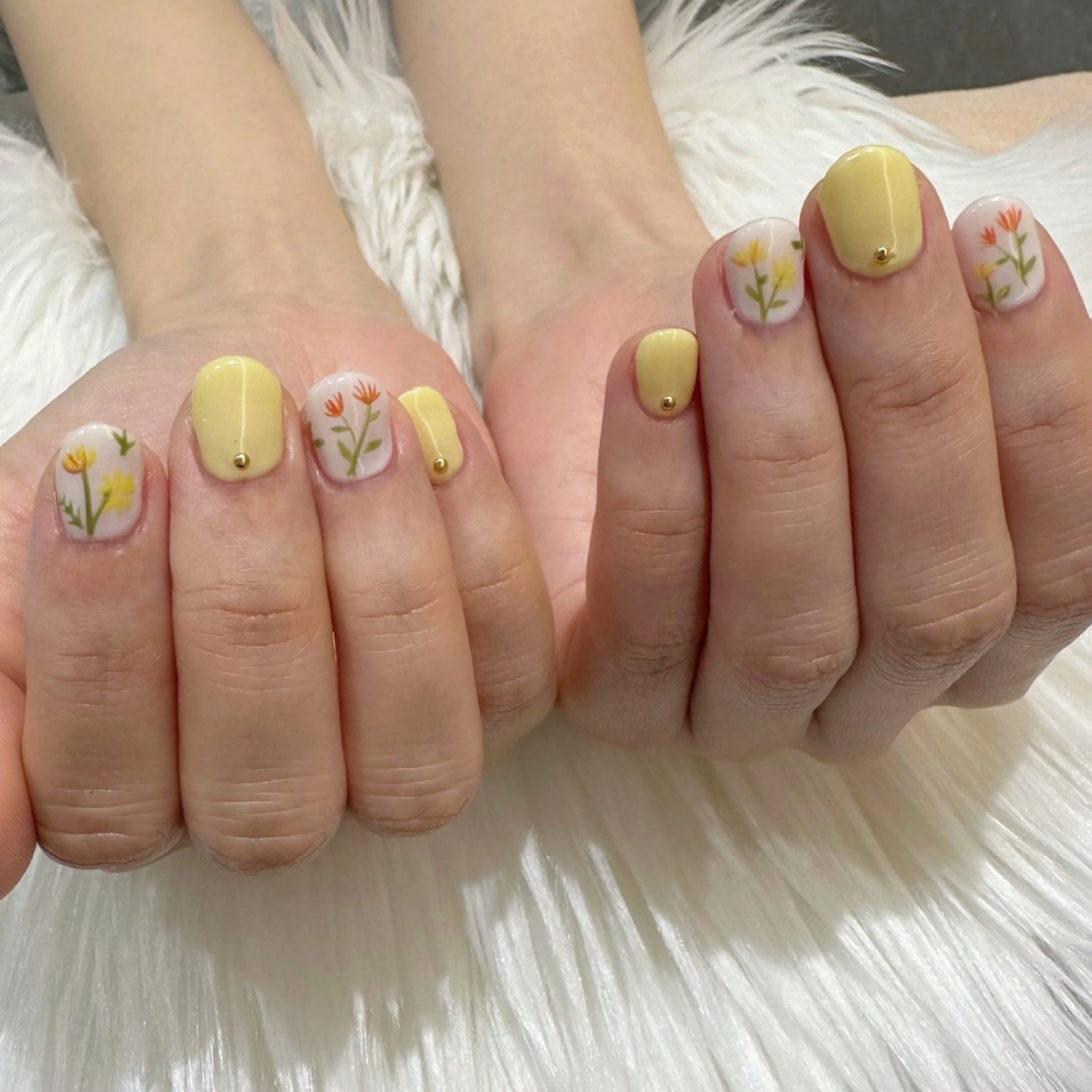 ネイル パステルネイル 春ネイル 黄色 ハンドネイル Umezawa Minoriのマツエク・マツパデザイン