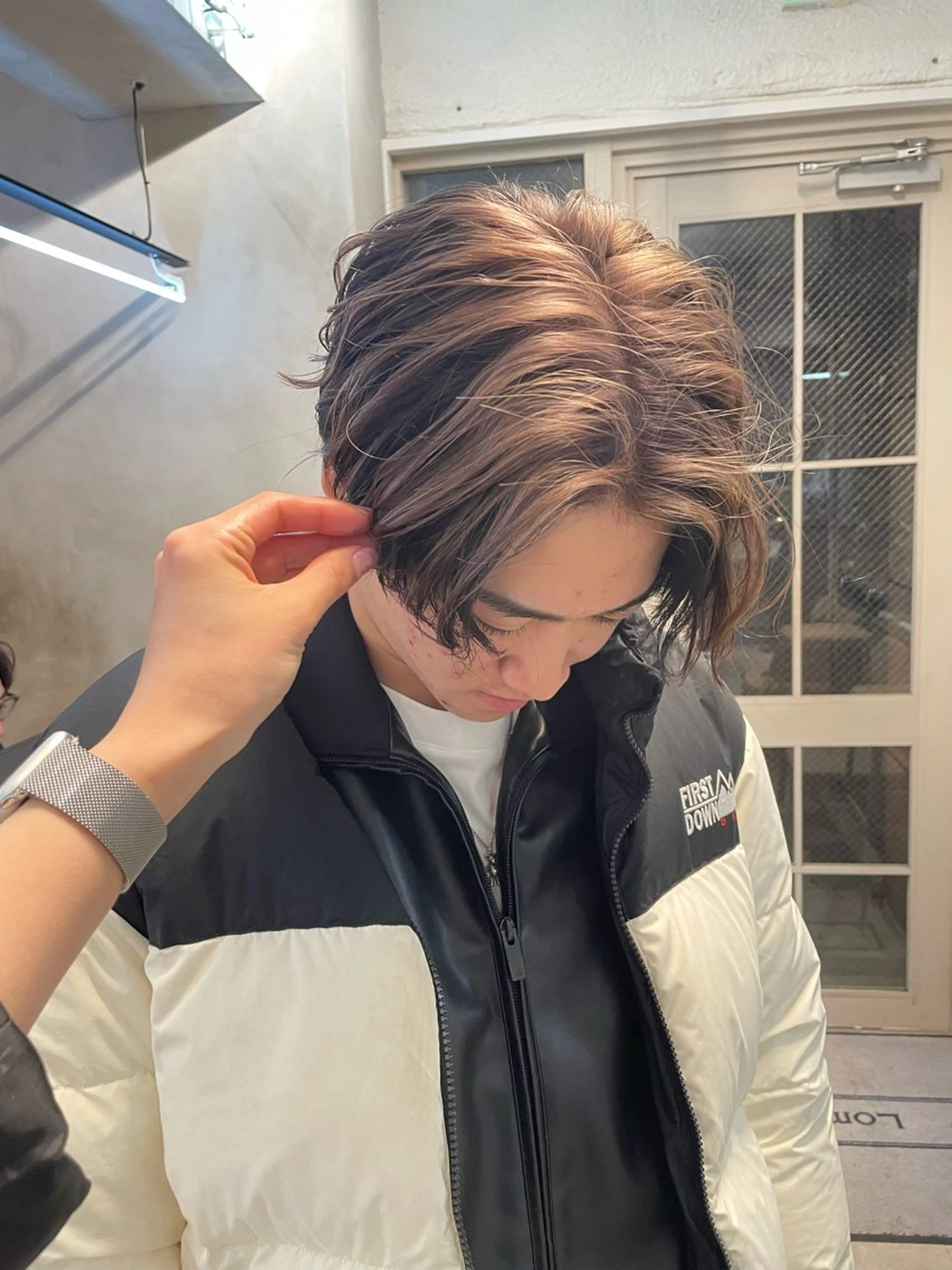 カラー メンズ ミルクティー× グレージュMOMOのヘアスタイル