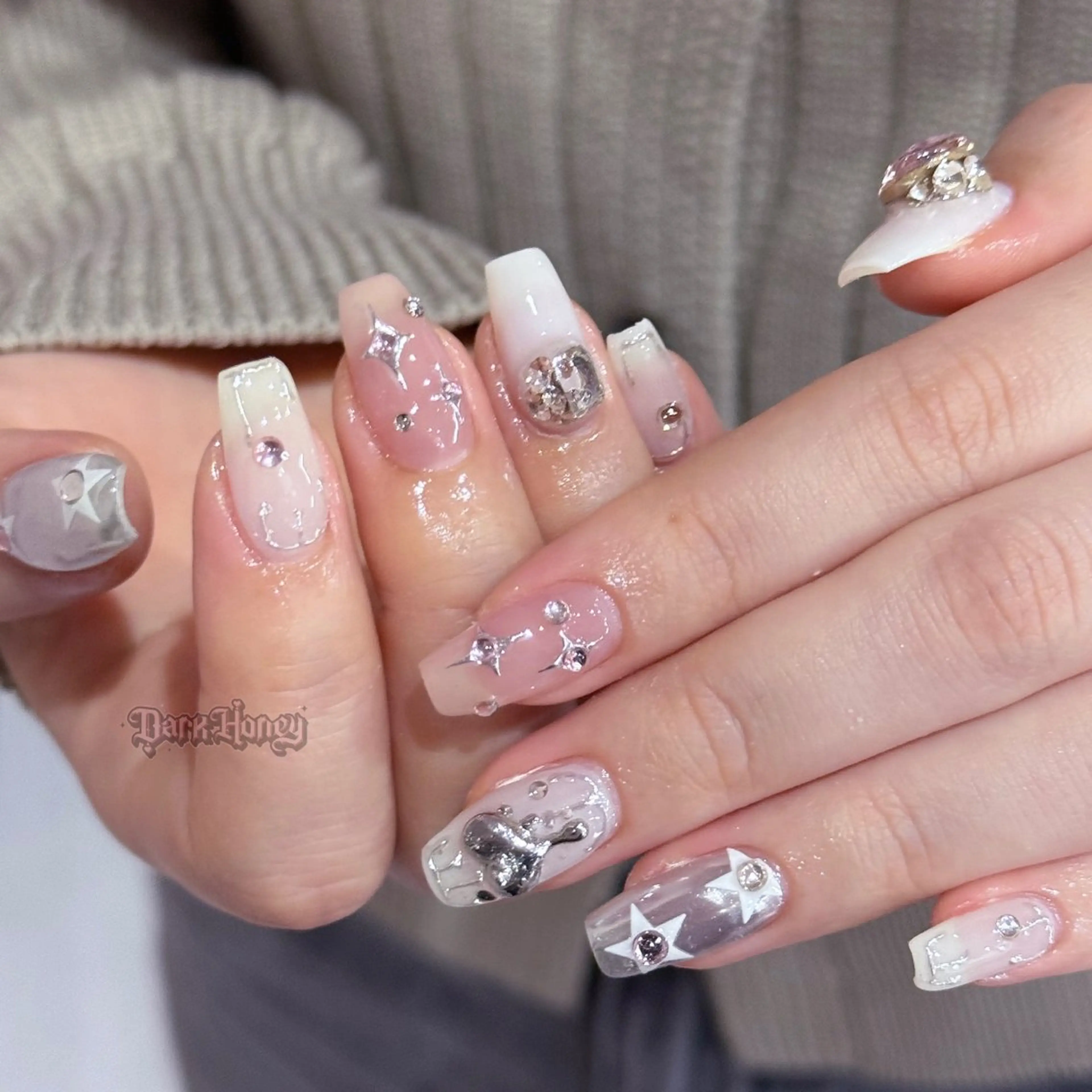 ネイル ハンドネイル Dark honey スカルプ専門原宿店のネイルデザイン