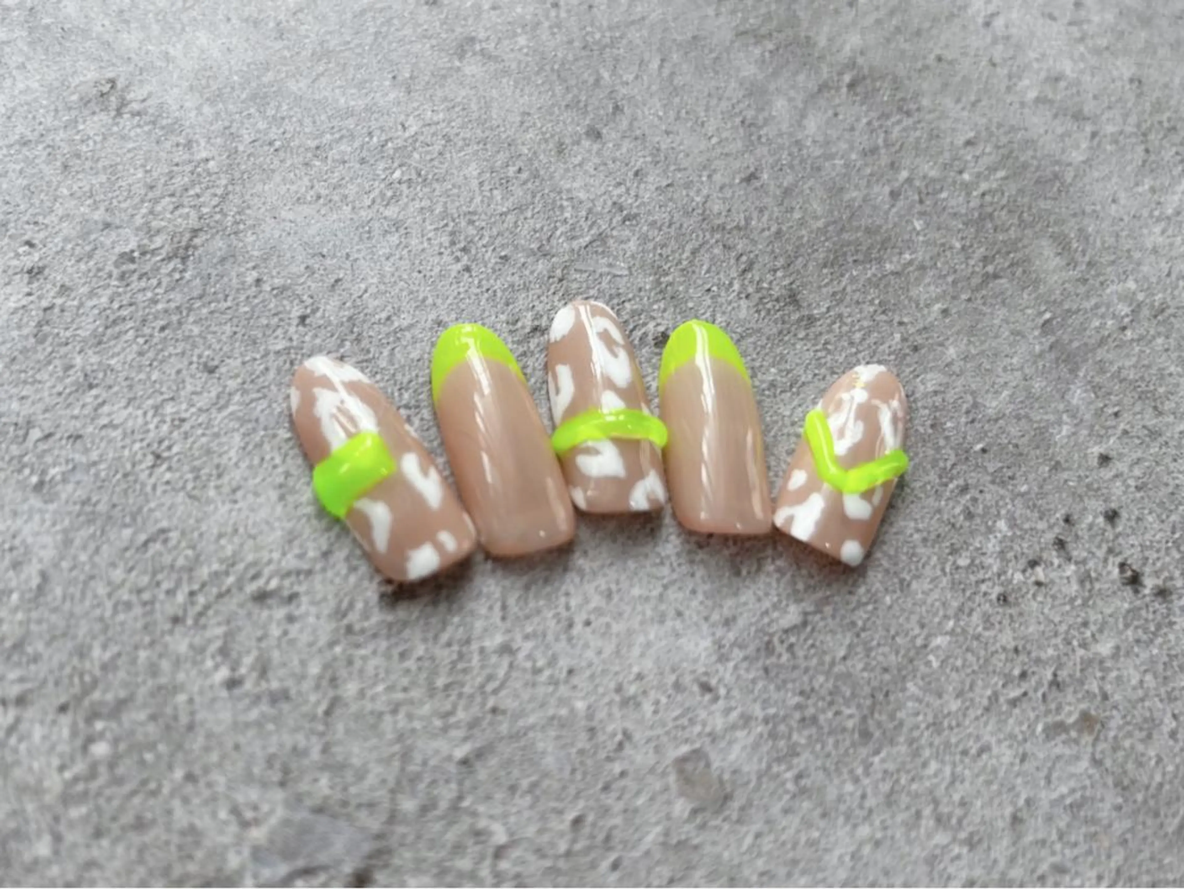 ネイル アニマル柄 黄色 ハンドネイル Nail Salon agré所属・agré ネイルサロン　アグレのネイルデザイン