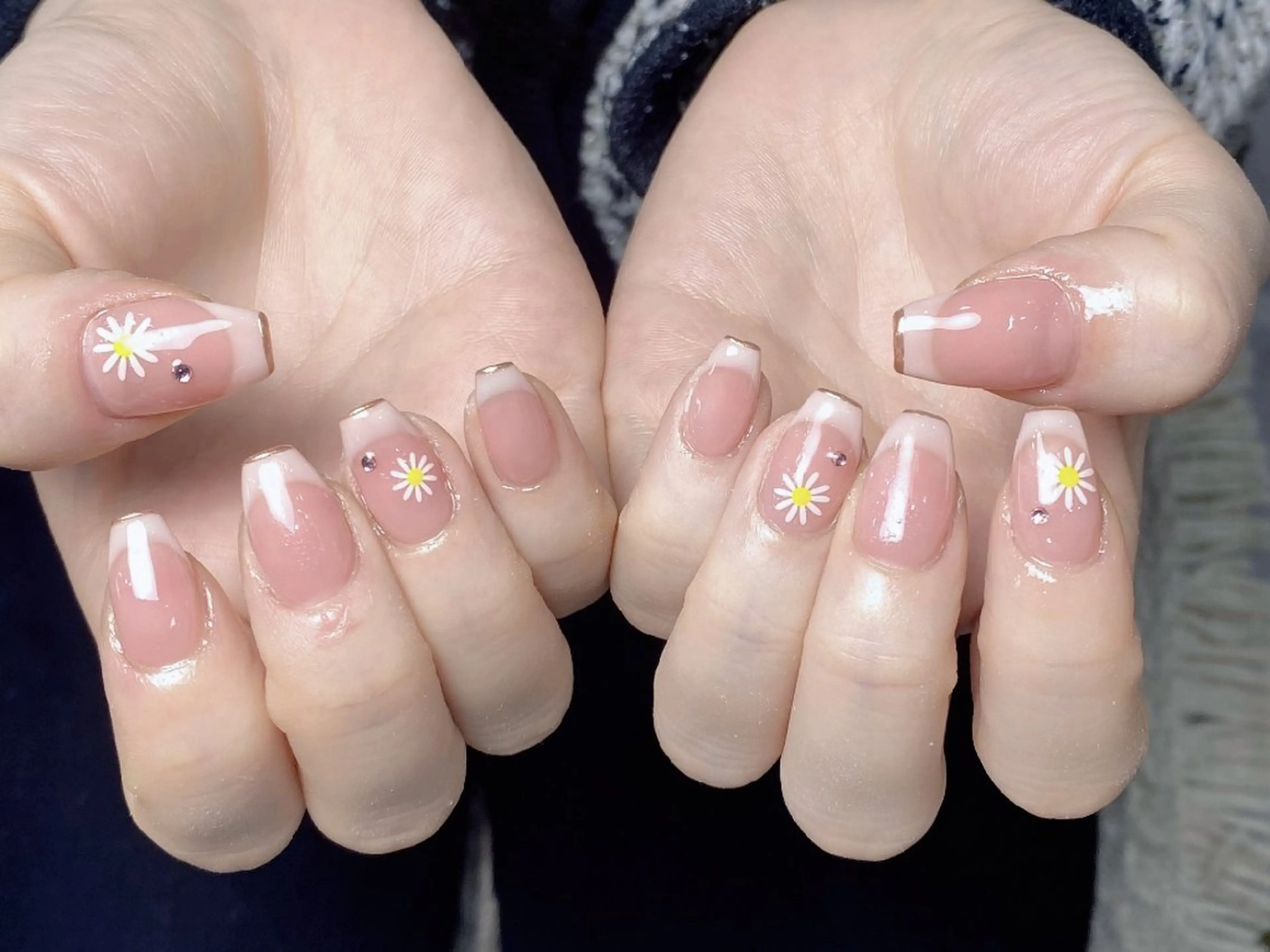 ネイル クリアネイル フラッシュネイル フットネイル フレンチネイル ジェルネイル ハンドネイル UM Nail Salonのネイルデザイン