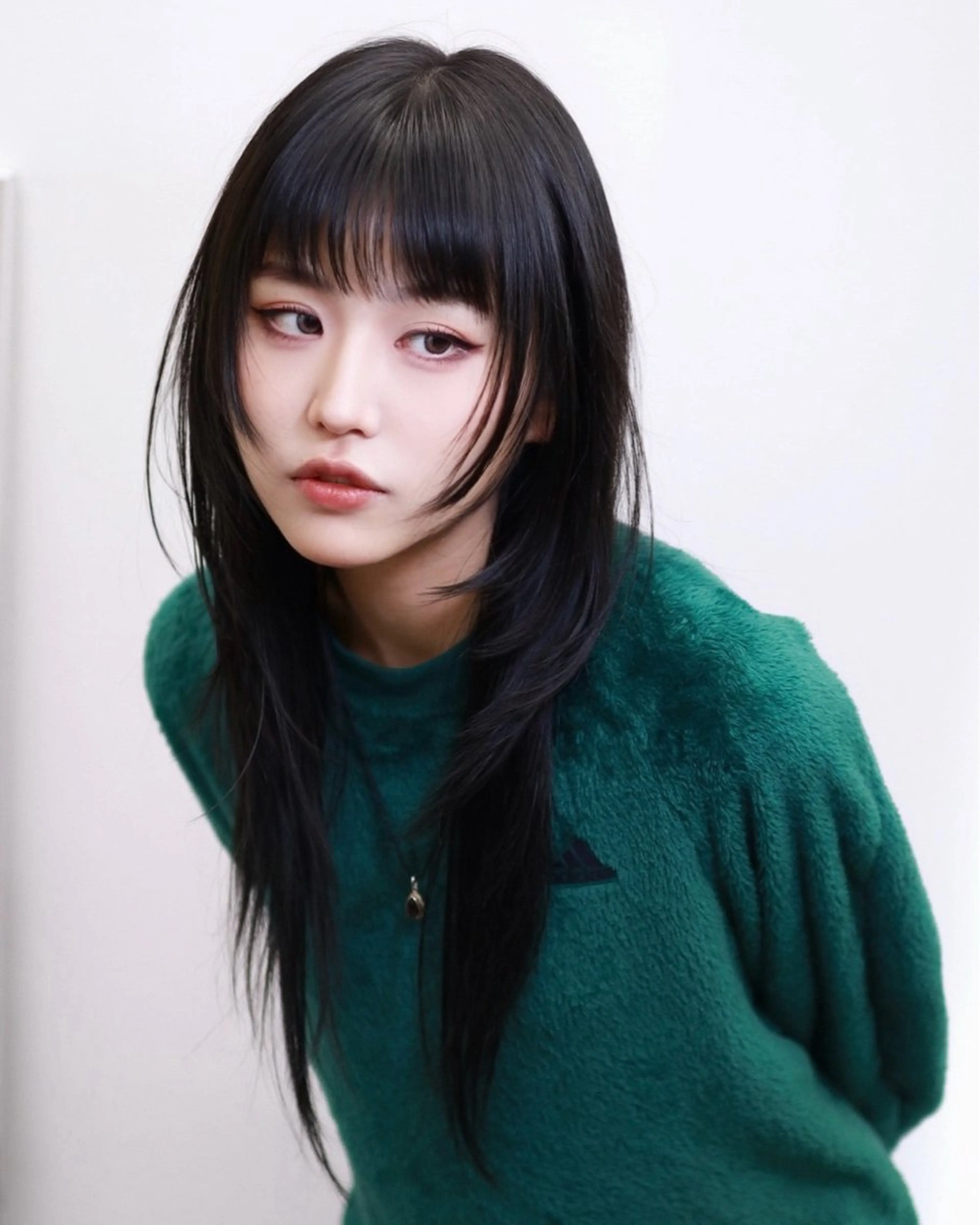 ロング カラー ロングレイヤー 黒髪 ブルーカラー ブルーブラック 透明感カラー レイヤー×ハッシュカ ット｜Keisukeのヘアスタイル