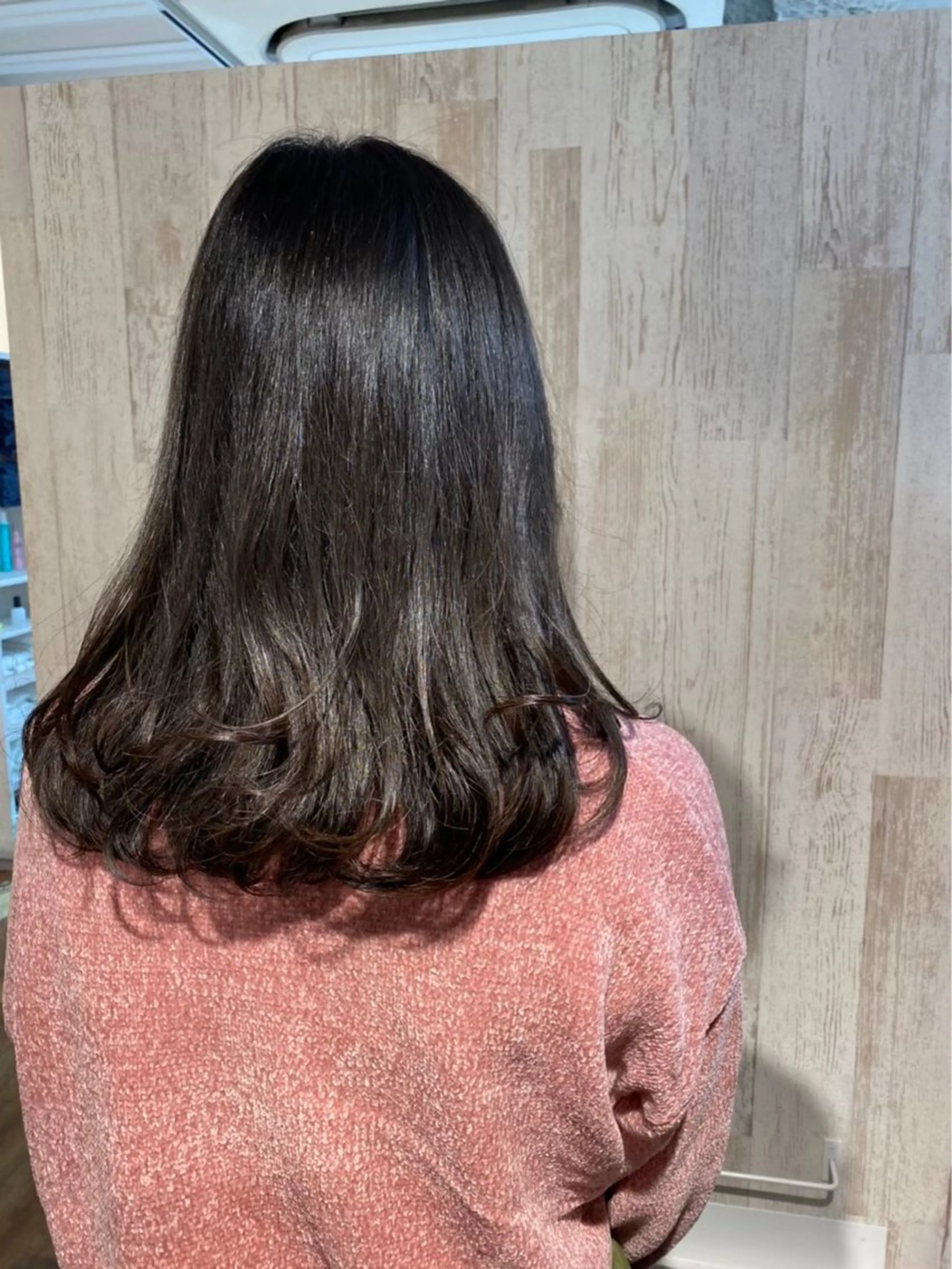 セミロング カラー 西尾 望叶のヘアスタイル