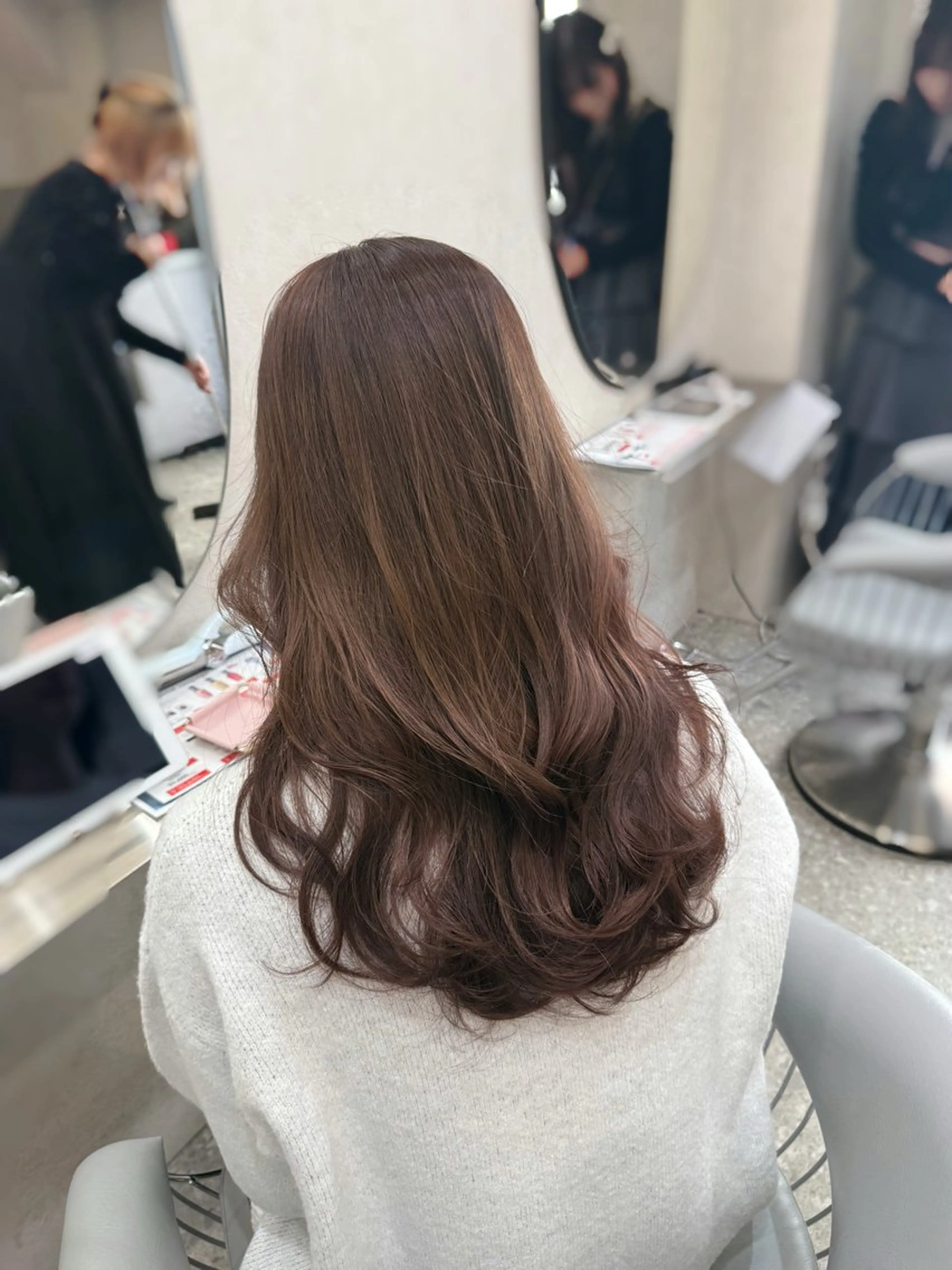 ロング カラー ヘアアレンジ カット ヘアカラー トリートメント なな 顔周りカット/ 透明感カラーのヘアスタイル