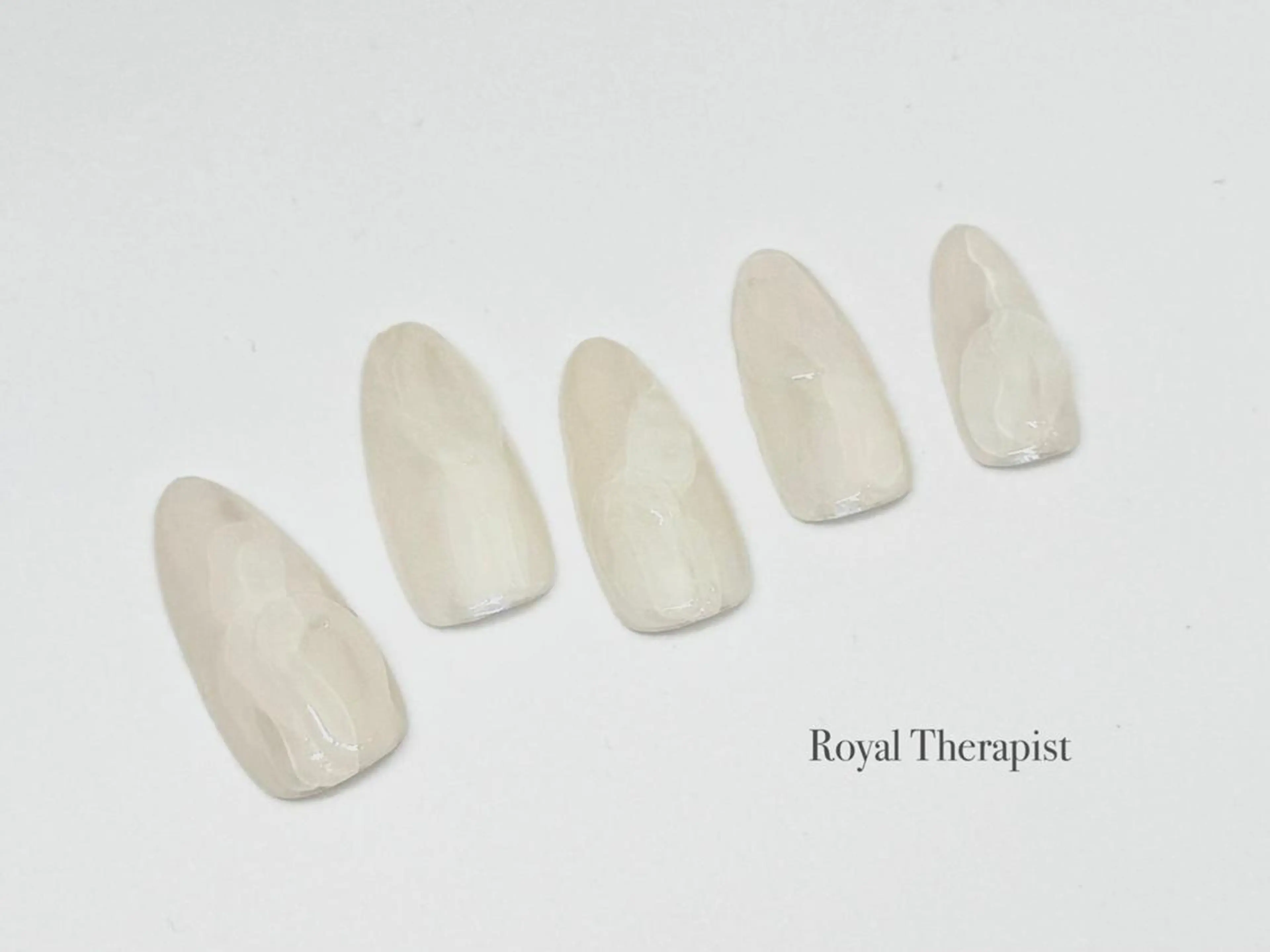 ネイル 長さ出し フラッシュネイル フットネイル フレンチネイル ジェルネイル ハンドネイル 【尾下】 ロイヤル•セラピストのネイルデザイン