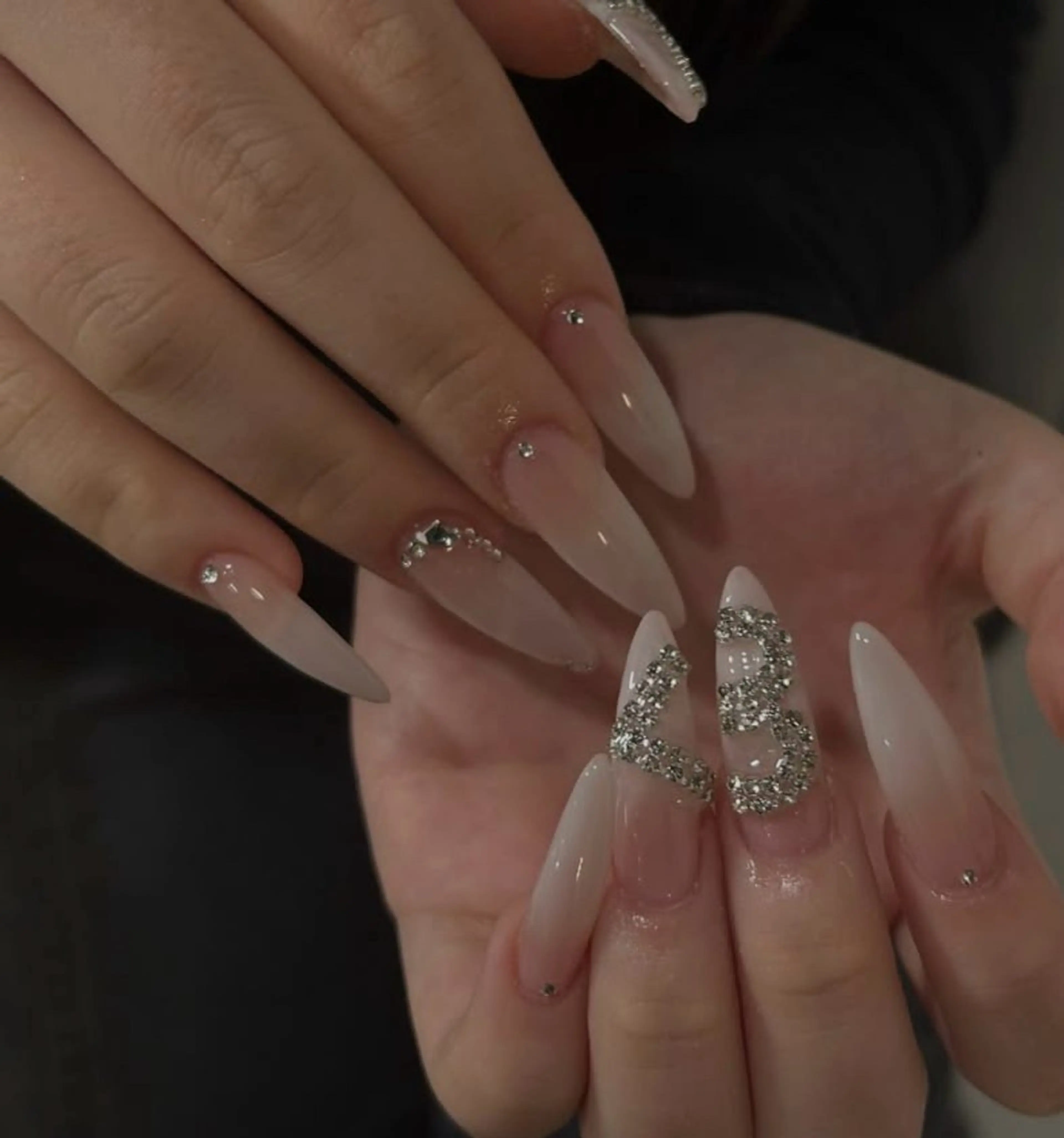 カラー グラデーションカラー ピンクカラー ハンドネイル AIN Nailのネイルデザイン