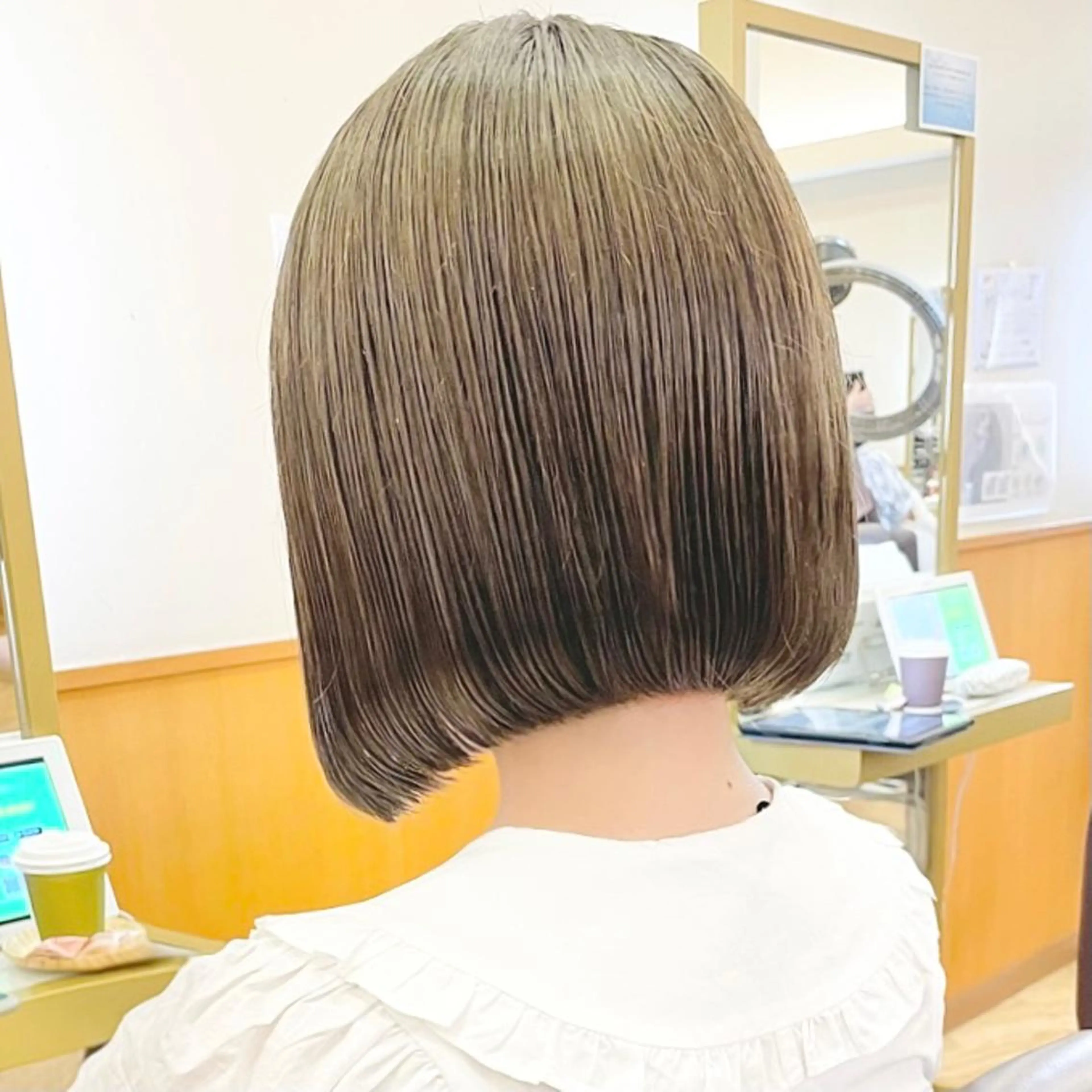 ミディアム カラー ヘアアレンジ キッズ 切りっぱなしボブ ベージュカラー ブロンド ボブ 髪質改善 カット ヘアカラー トリートメント さわ きょうすけ/ ボブ髪質改善ショートのヘアスタイル